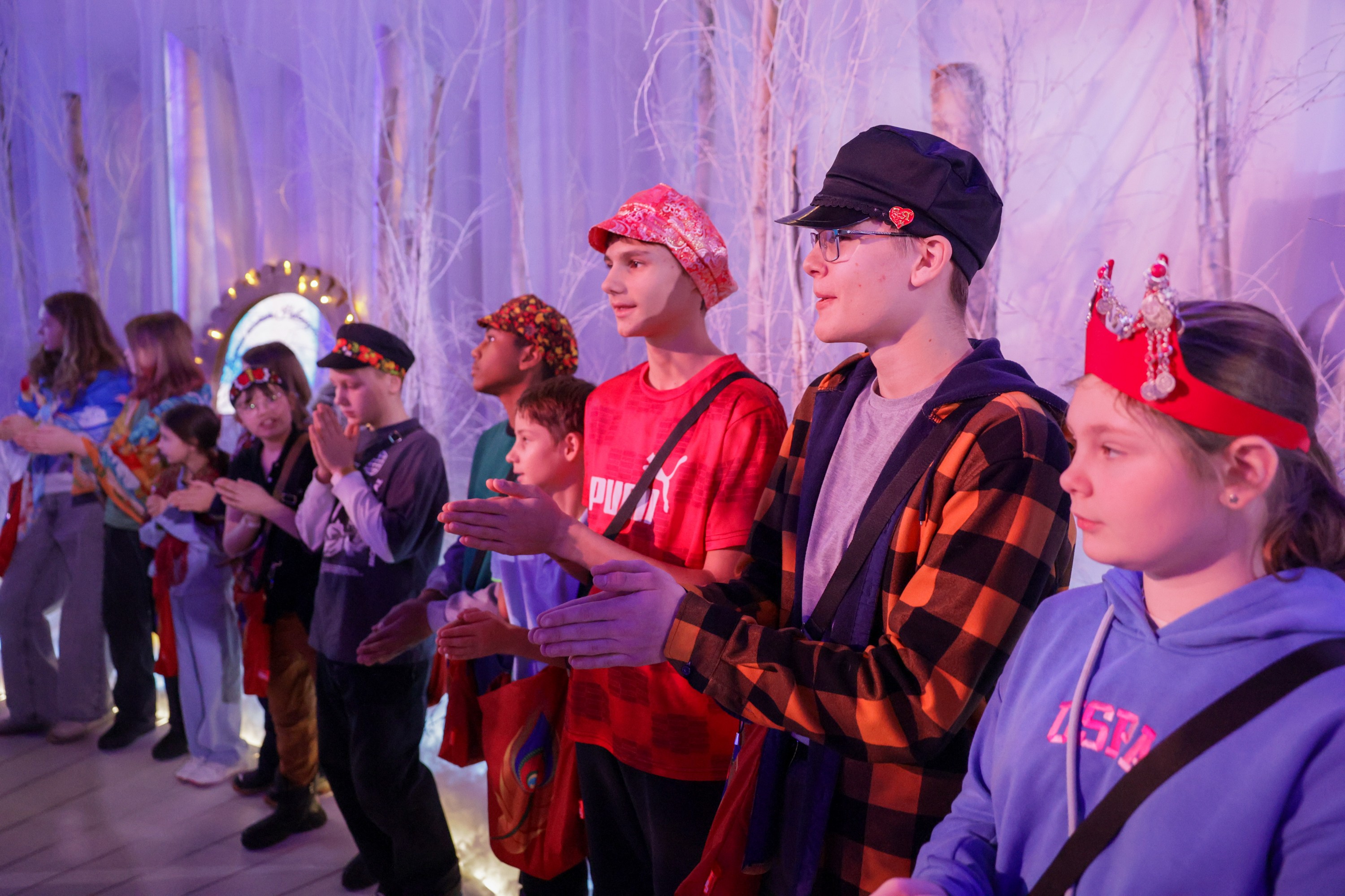 Theatrical carolling 