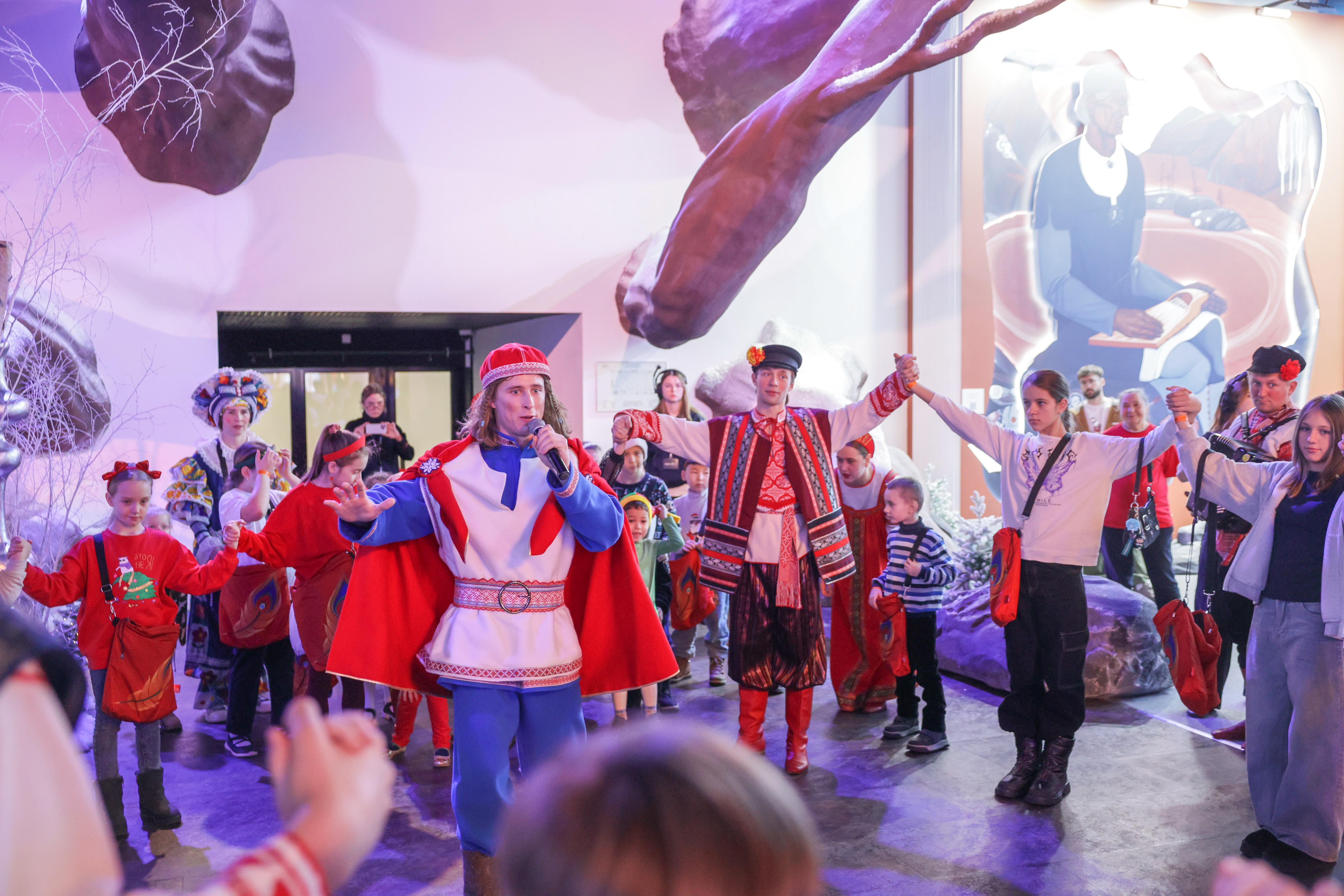 Theatrical carolling 