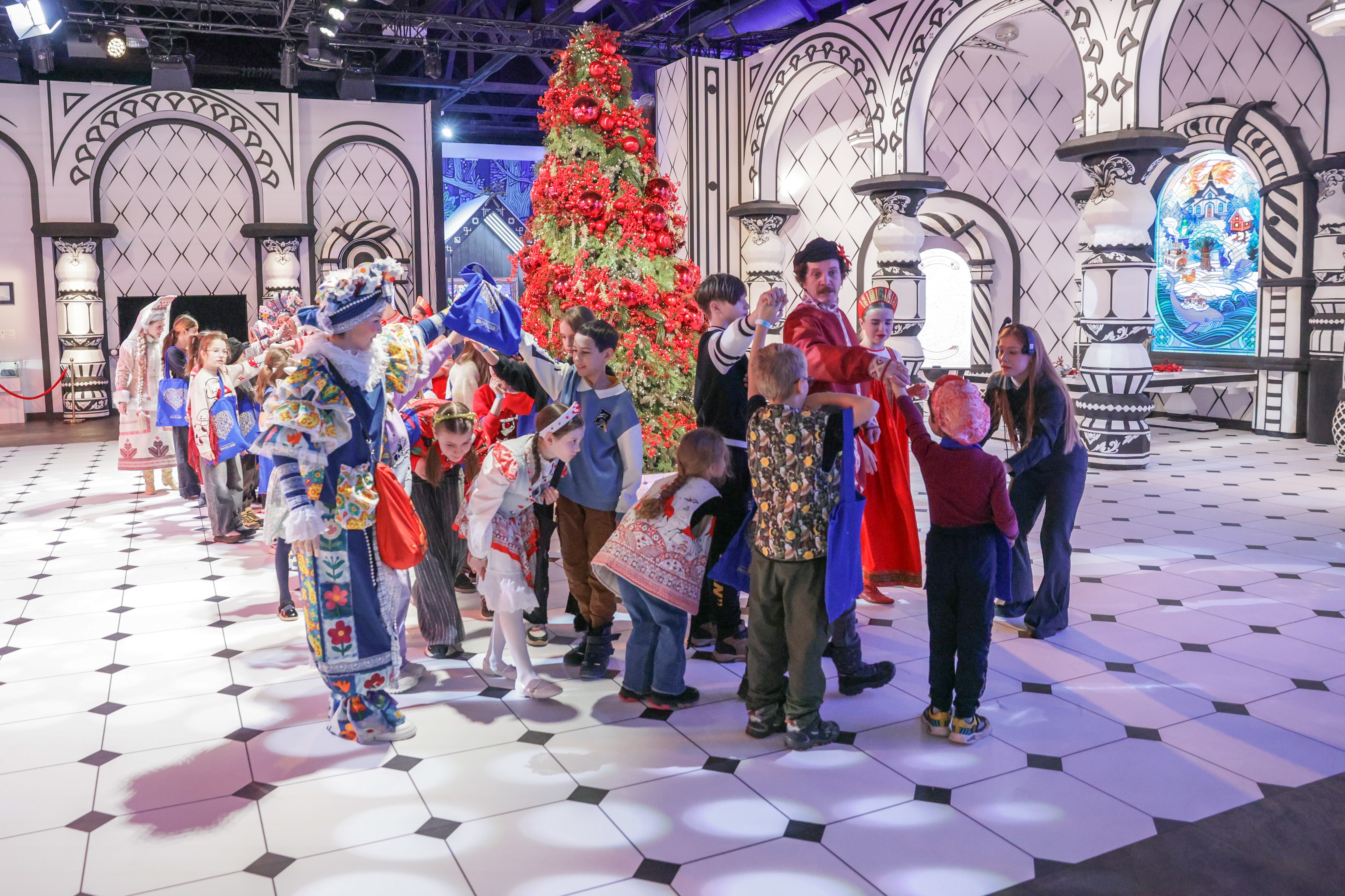 Theatrical carolling 