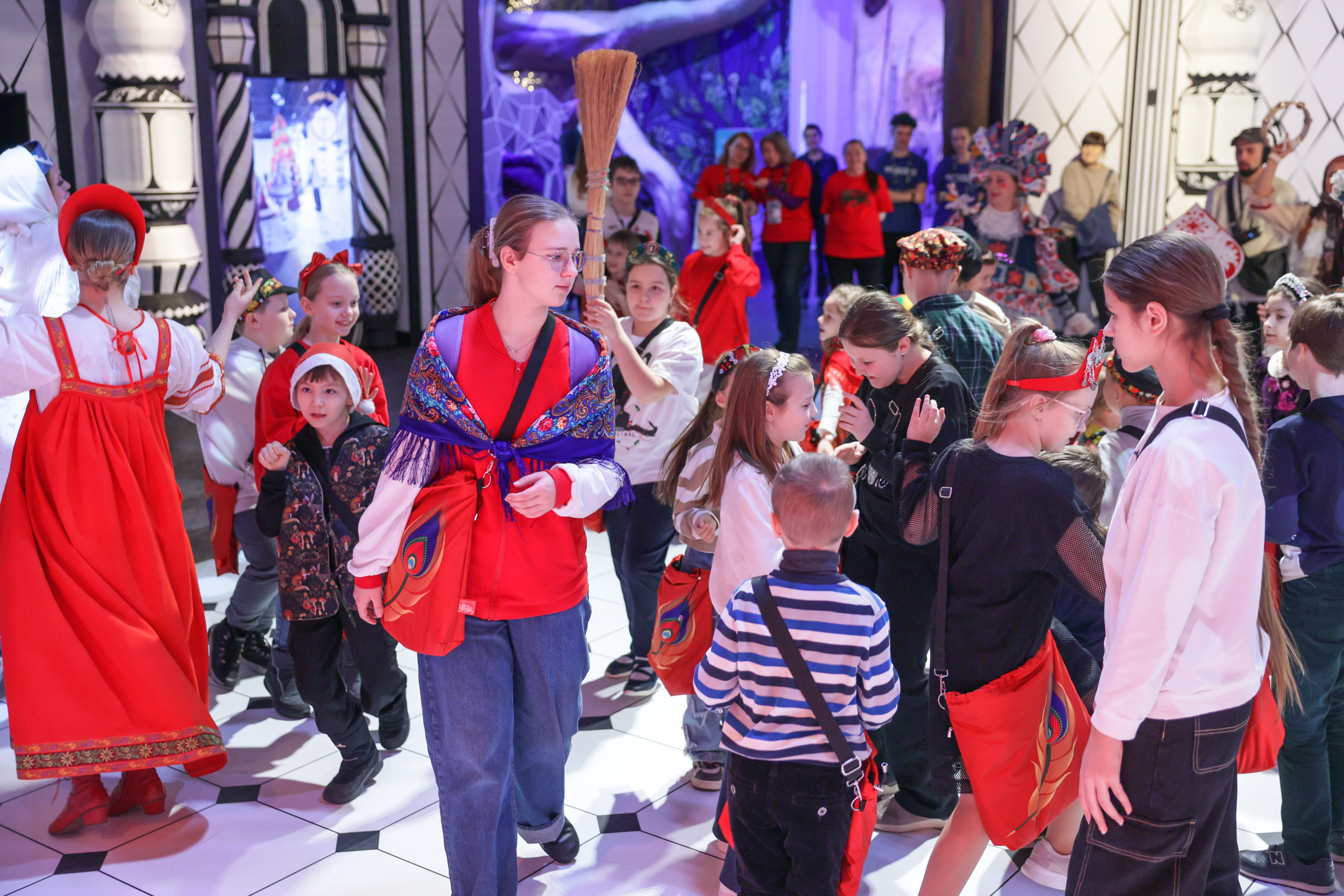 Theatrical carolling 