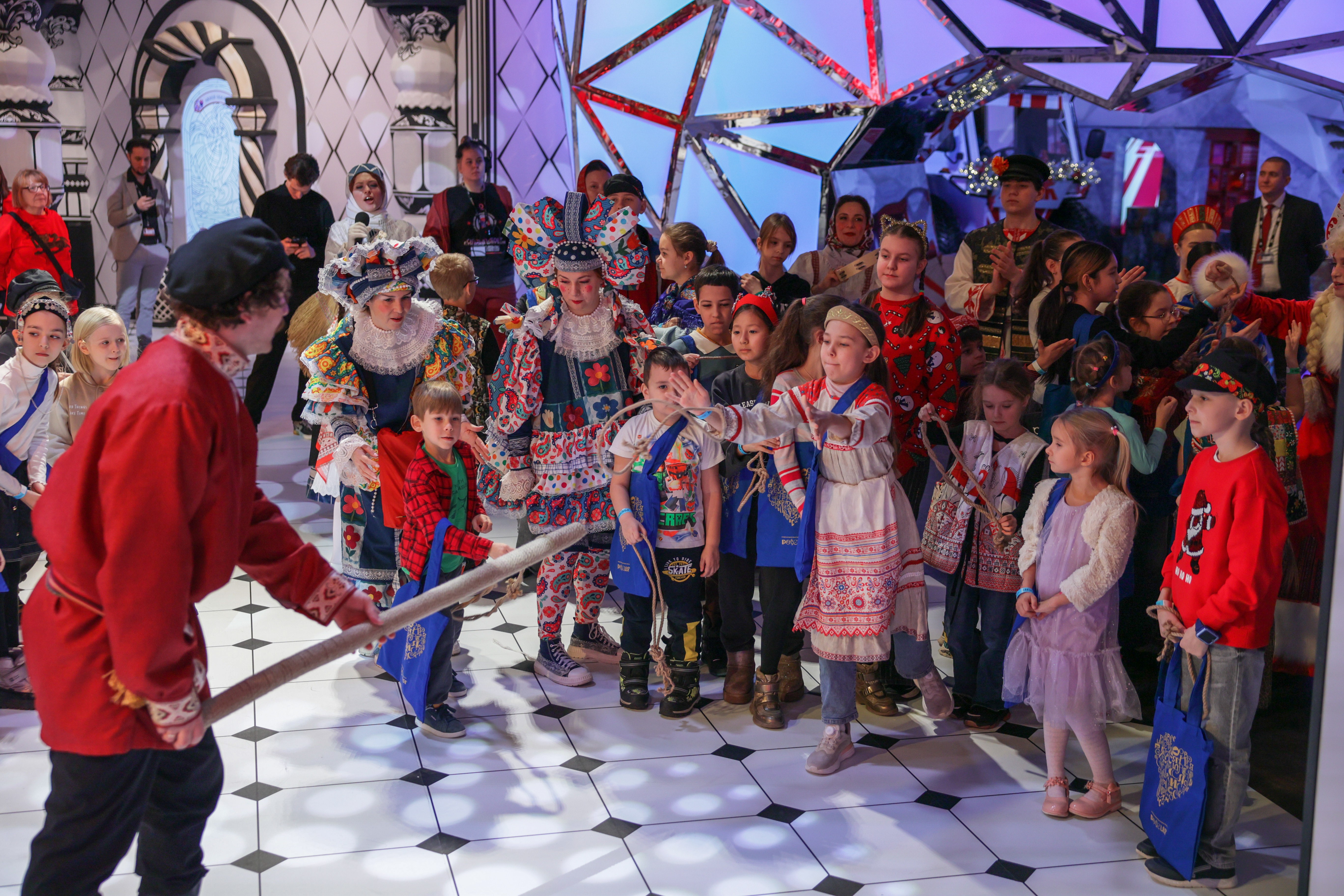 Theatrical carolling 