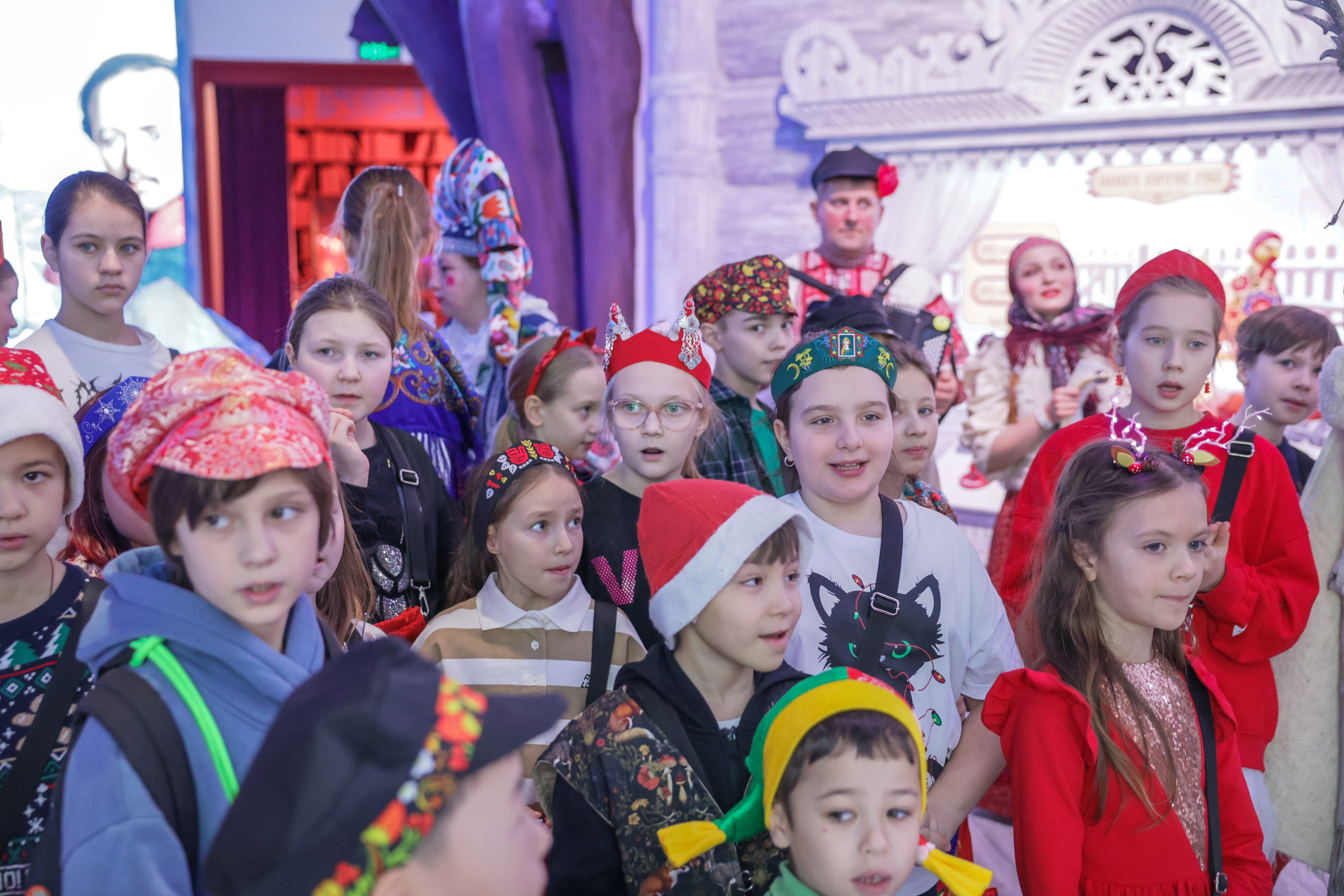 Theatrical carolling 