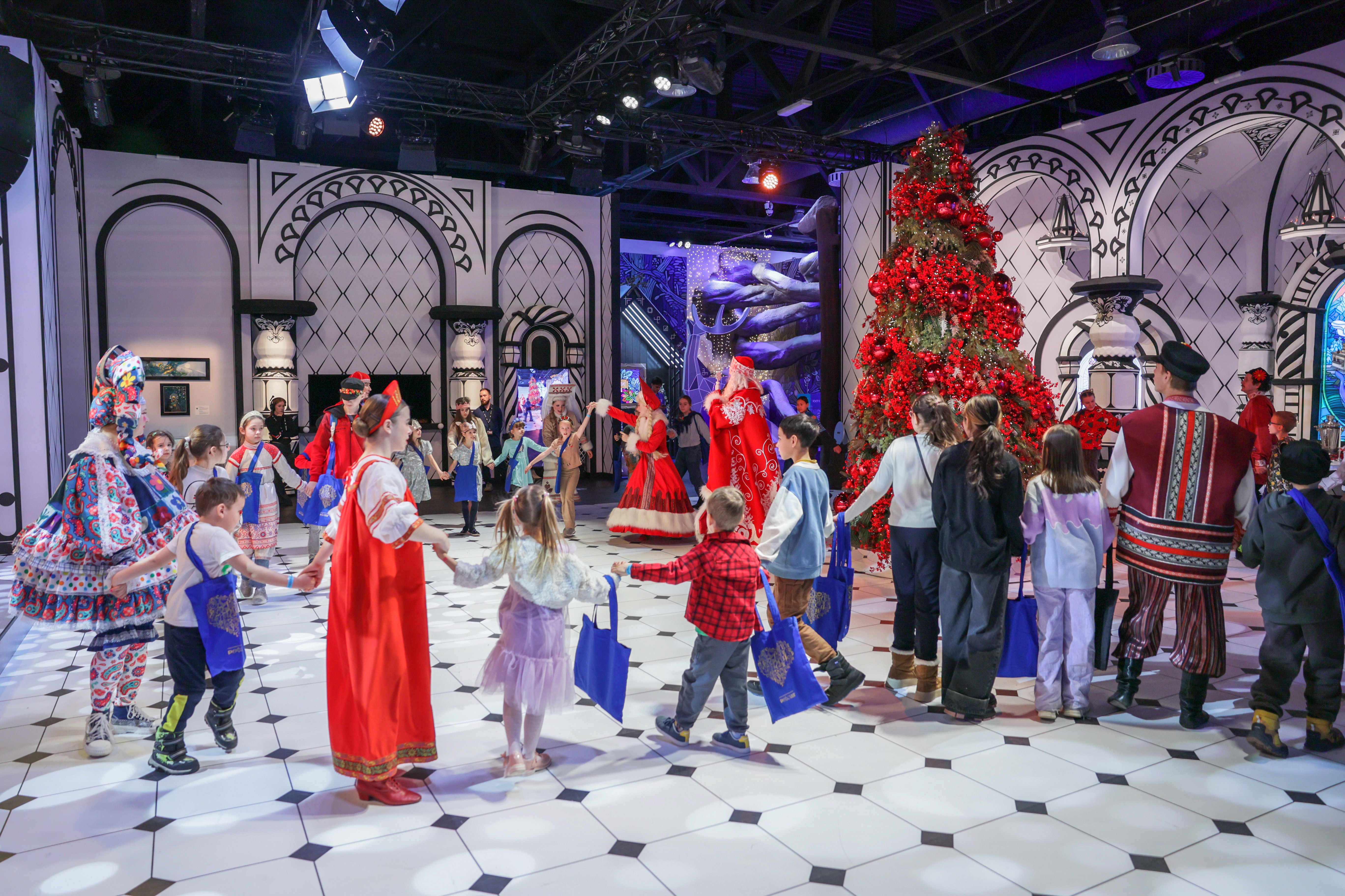 Theatrical carolling 