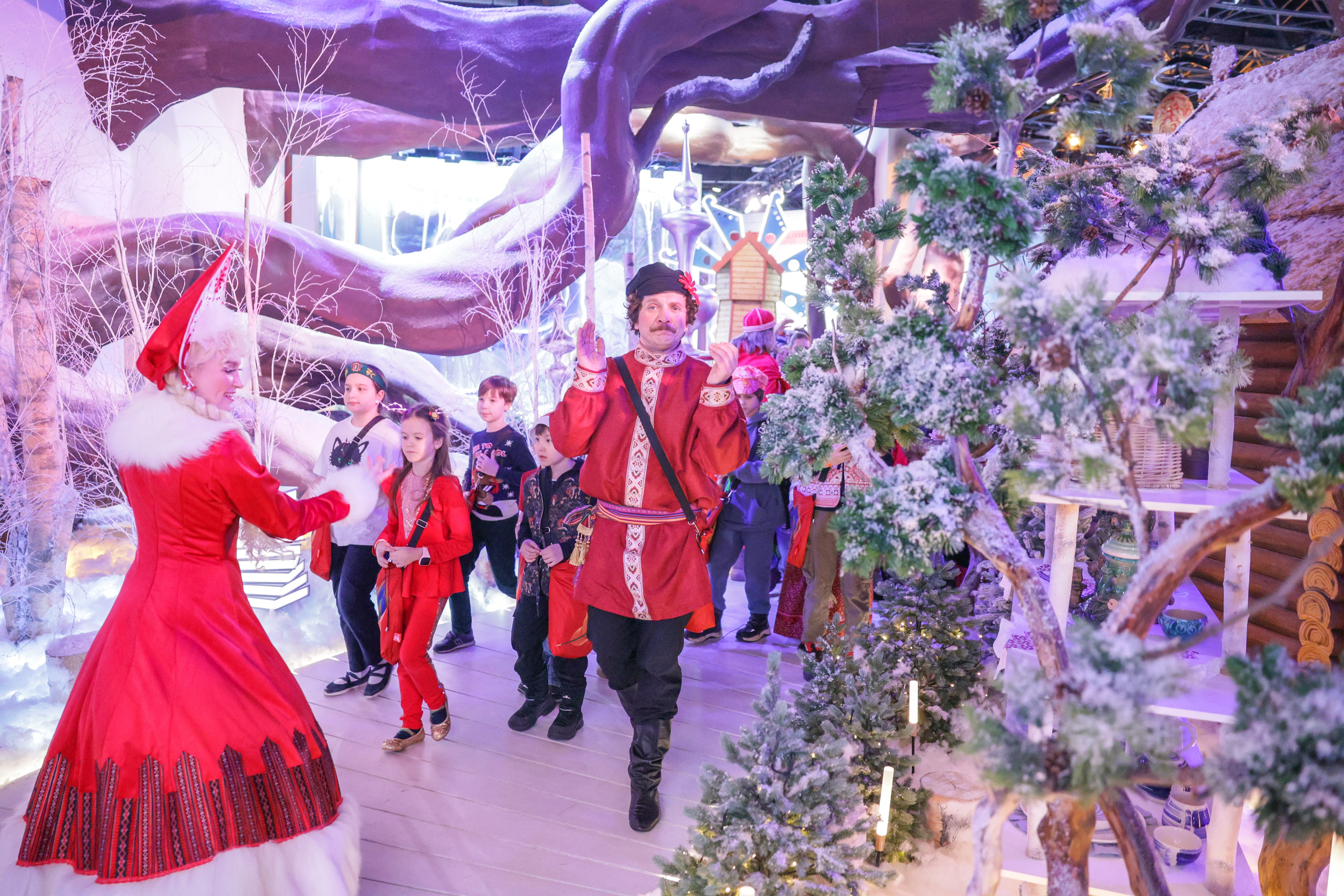 Theatrical carolling 