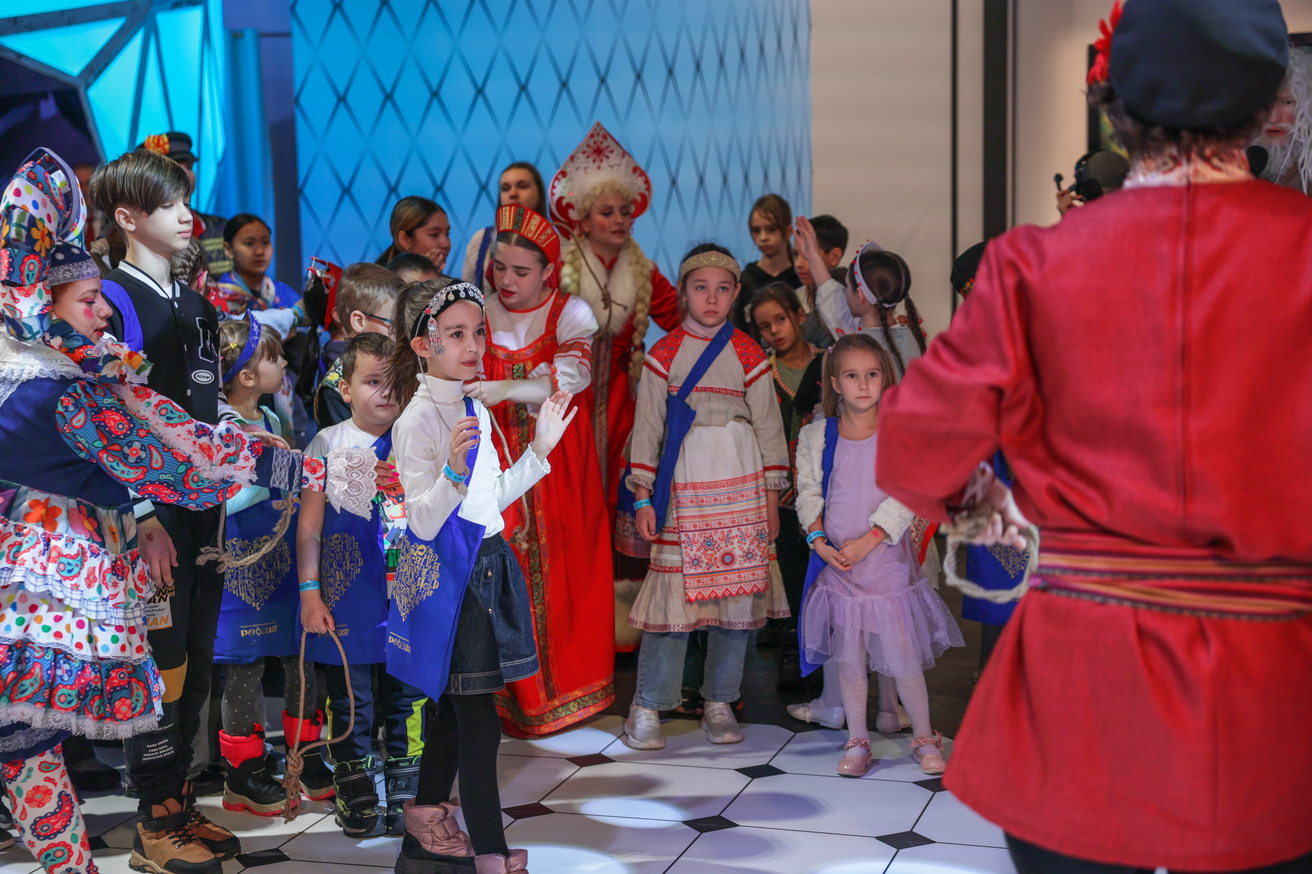 Theatrical carolling 