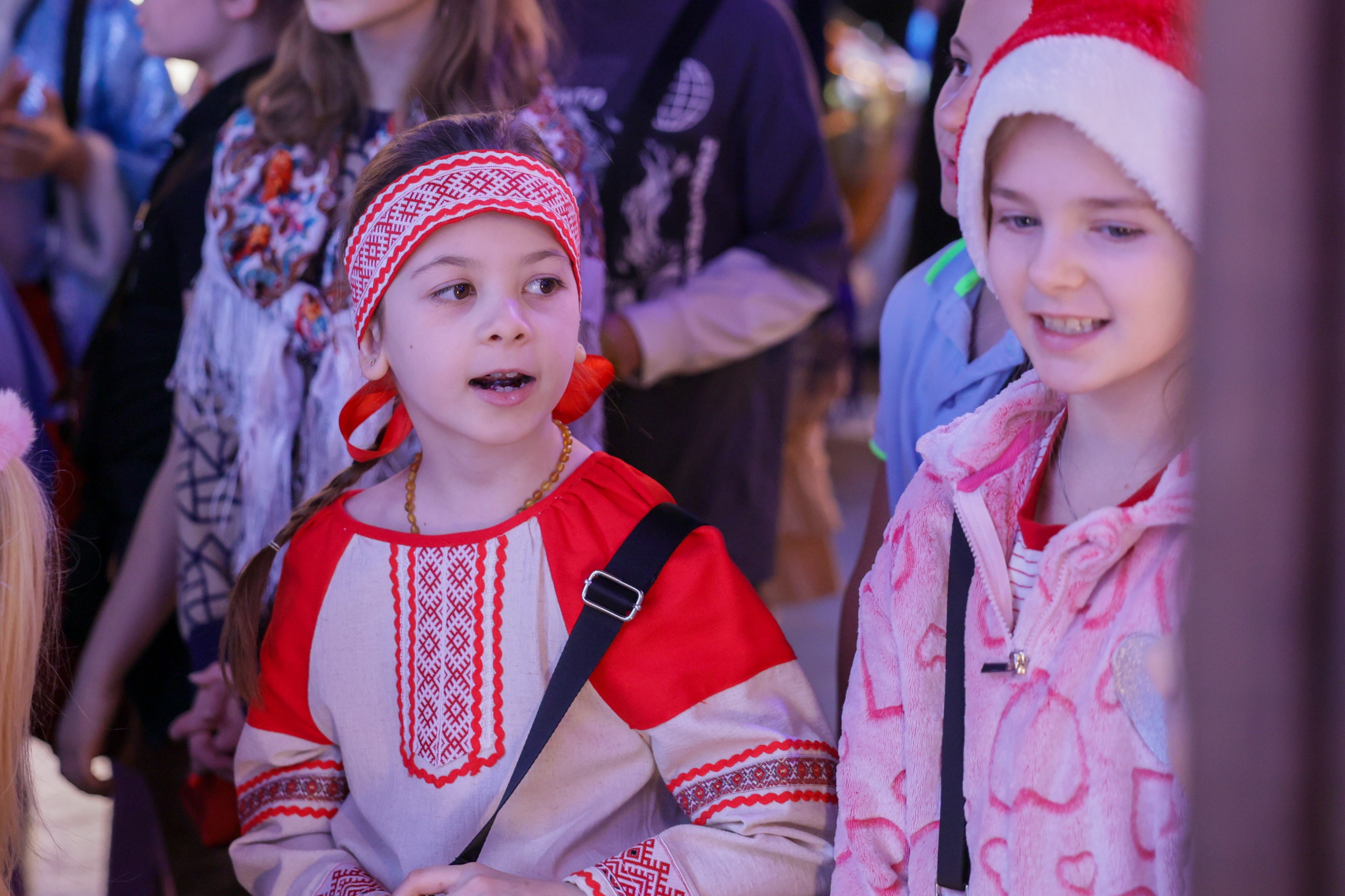 Theatrical carolling 