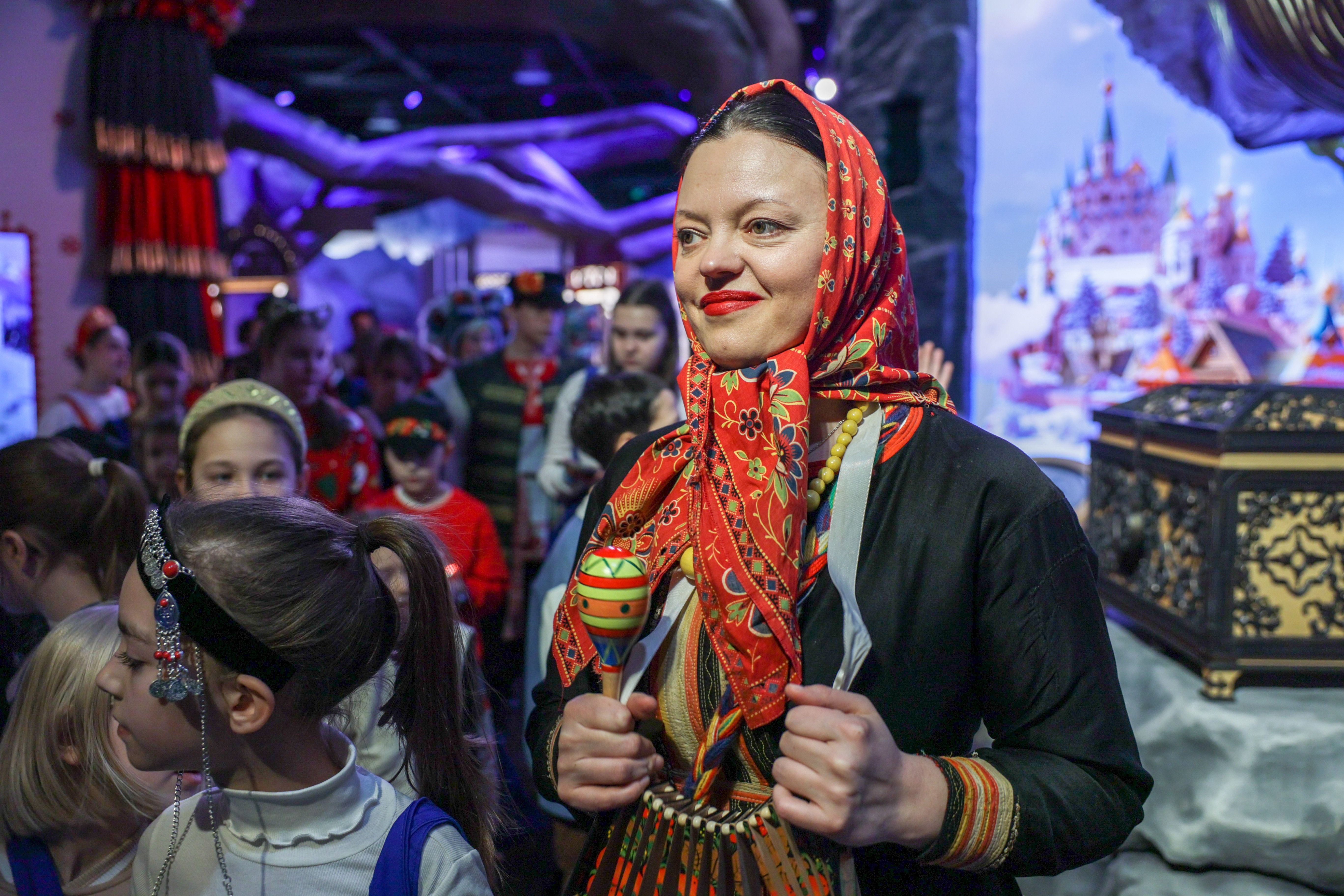 Theatrical carolling 