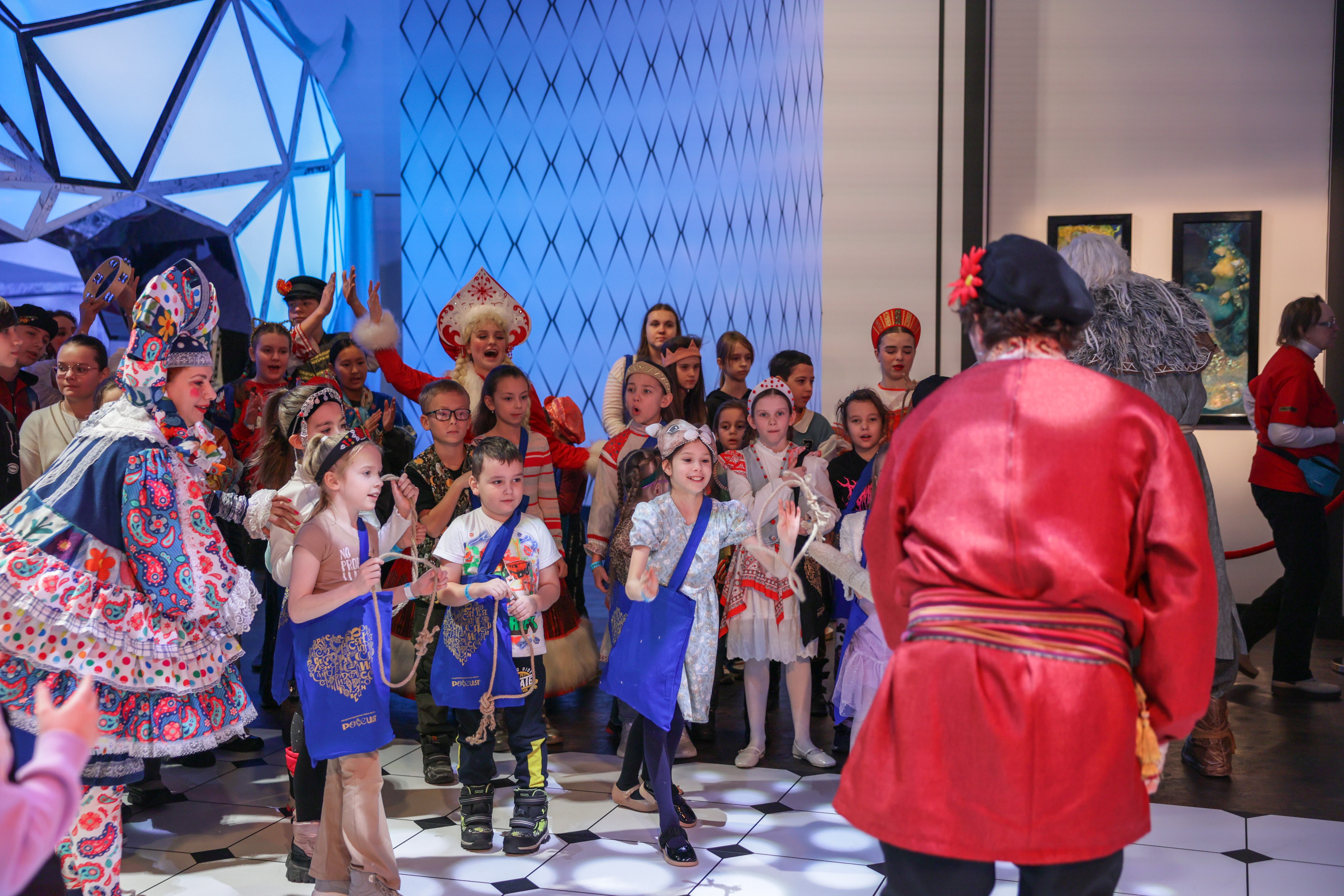 Theatrical carolling 