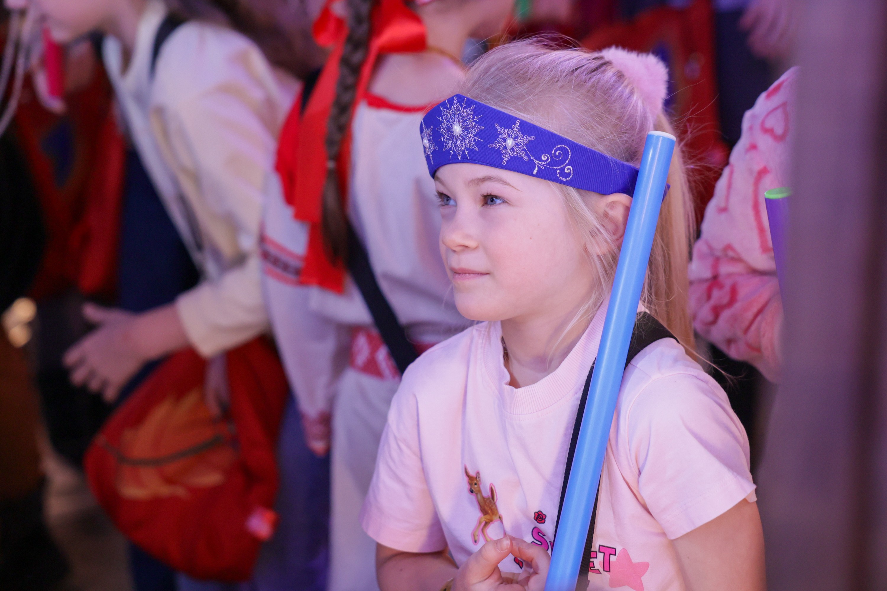 Theatrical carolling 