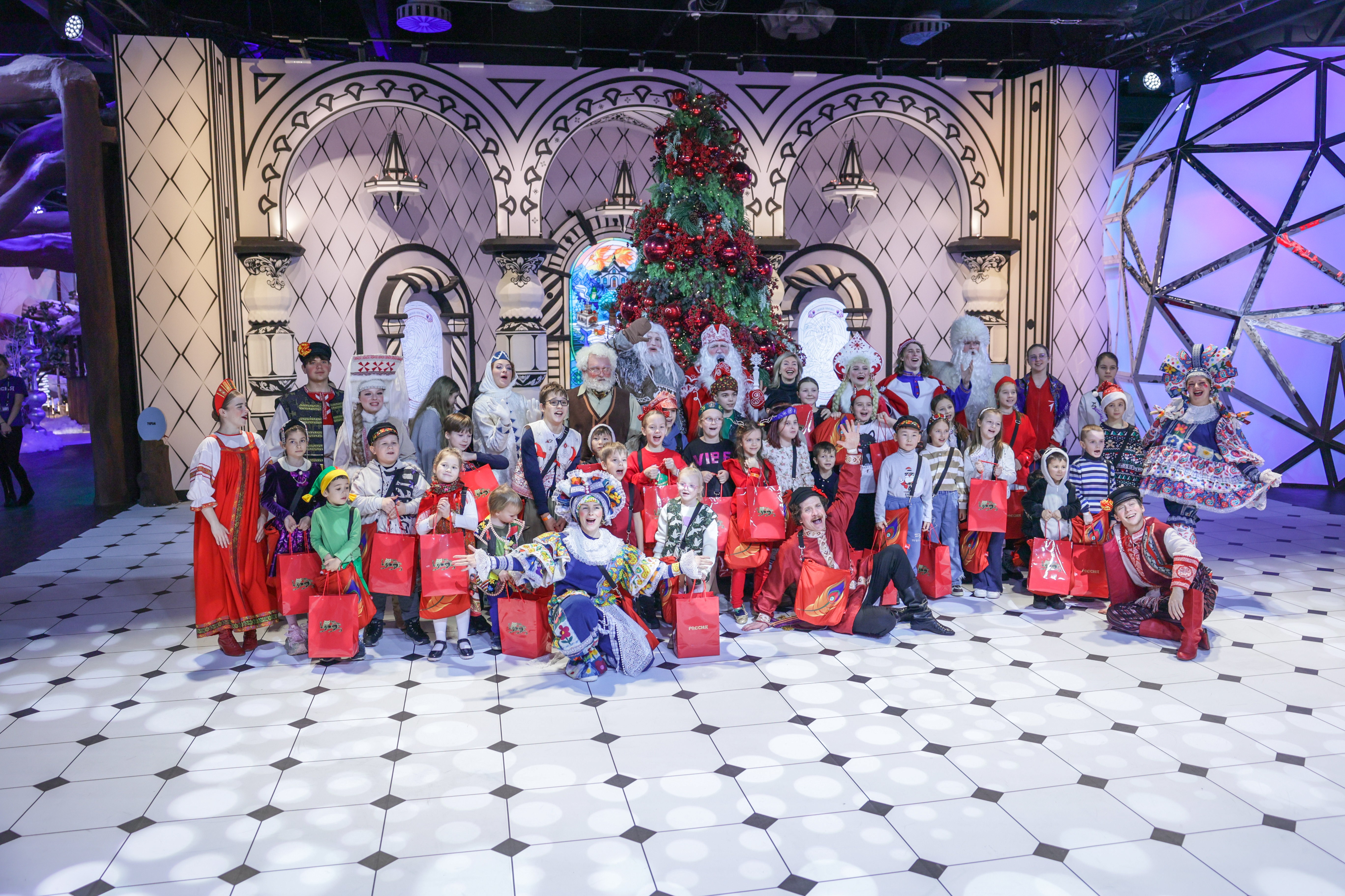 Theatrical carolling 