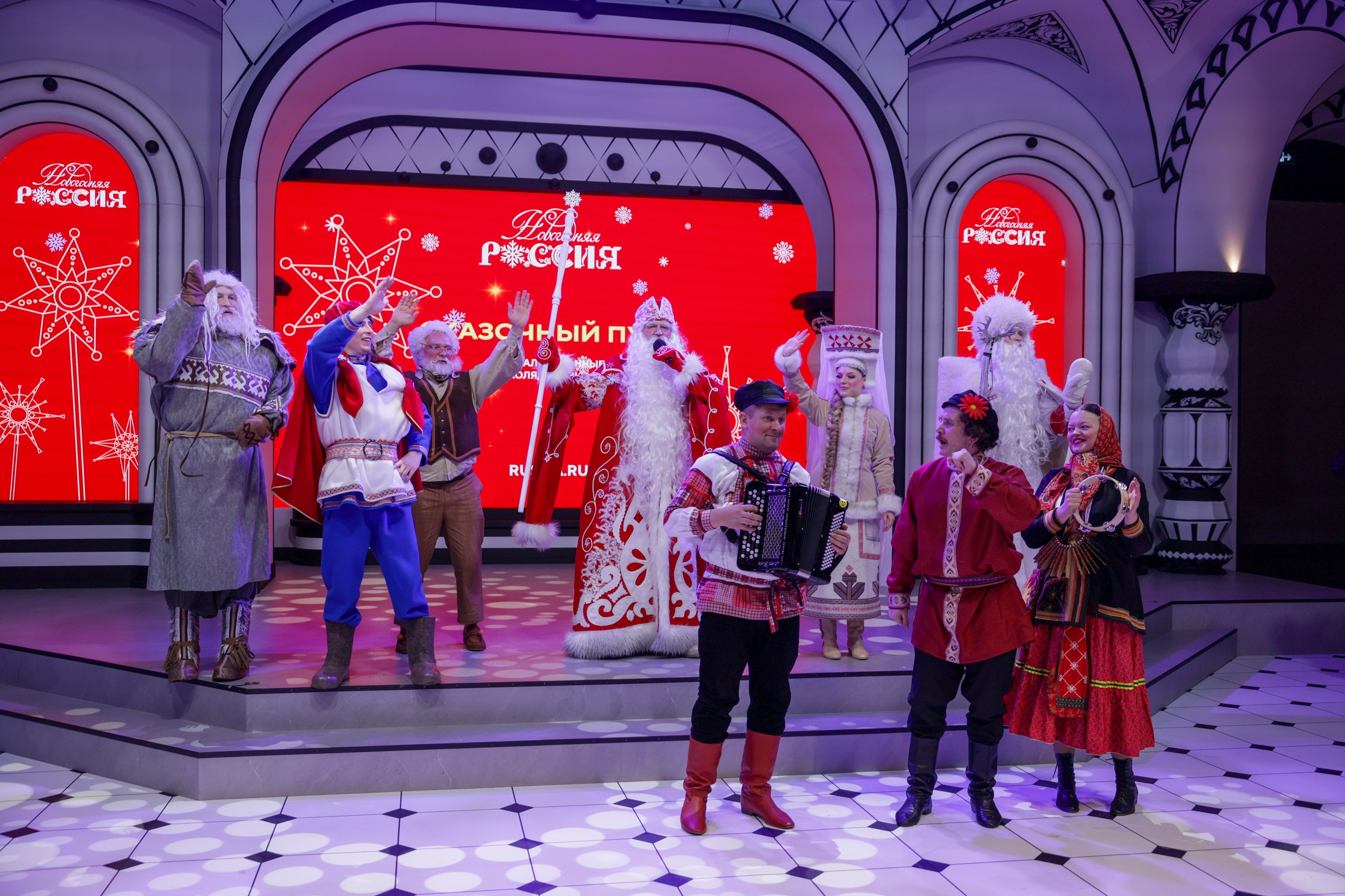 Theatrical carolling 