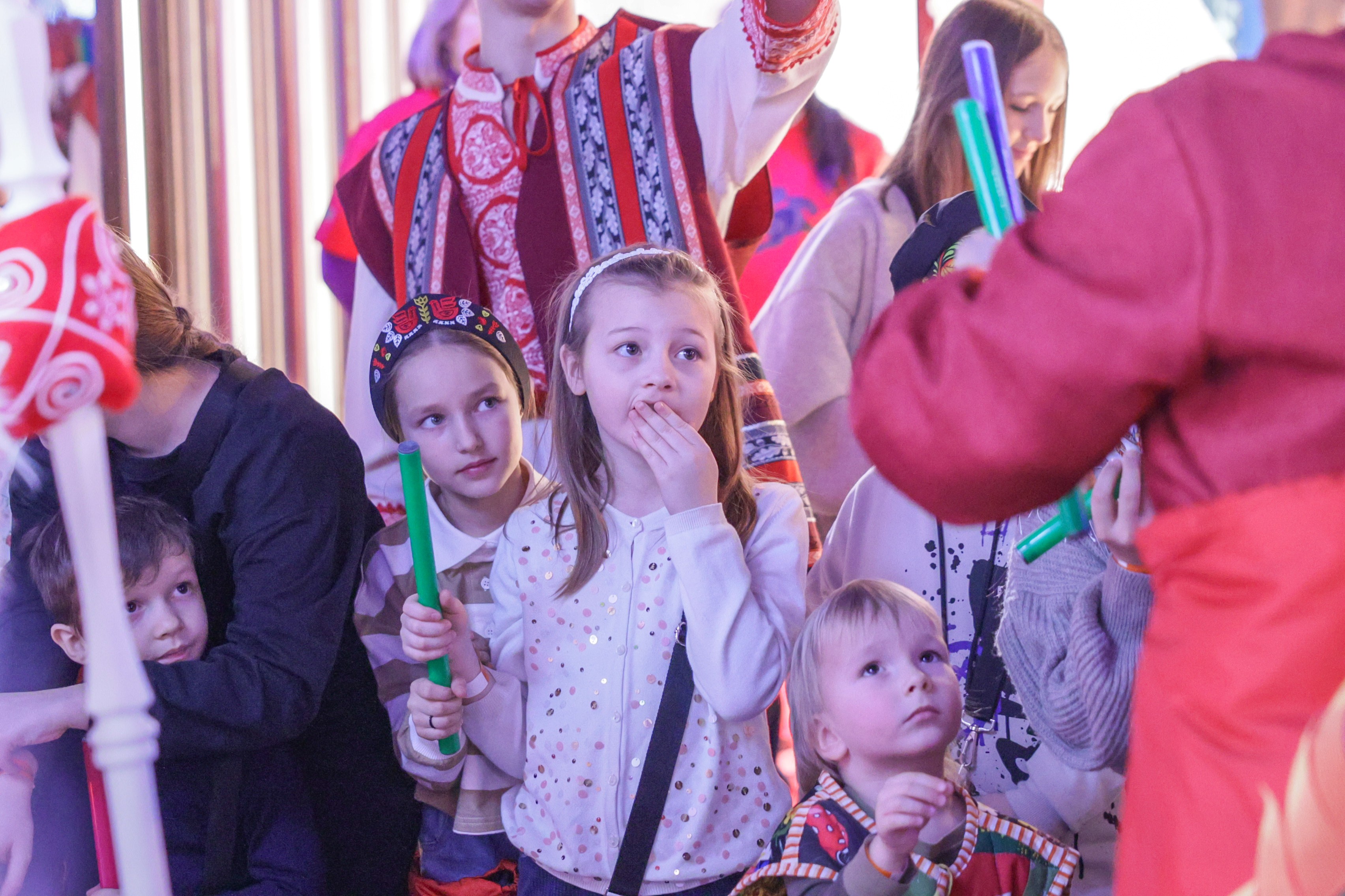 Theatrical carolling 