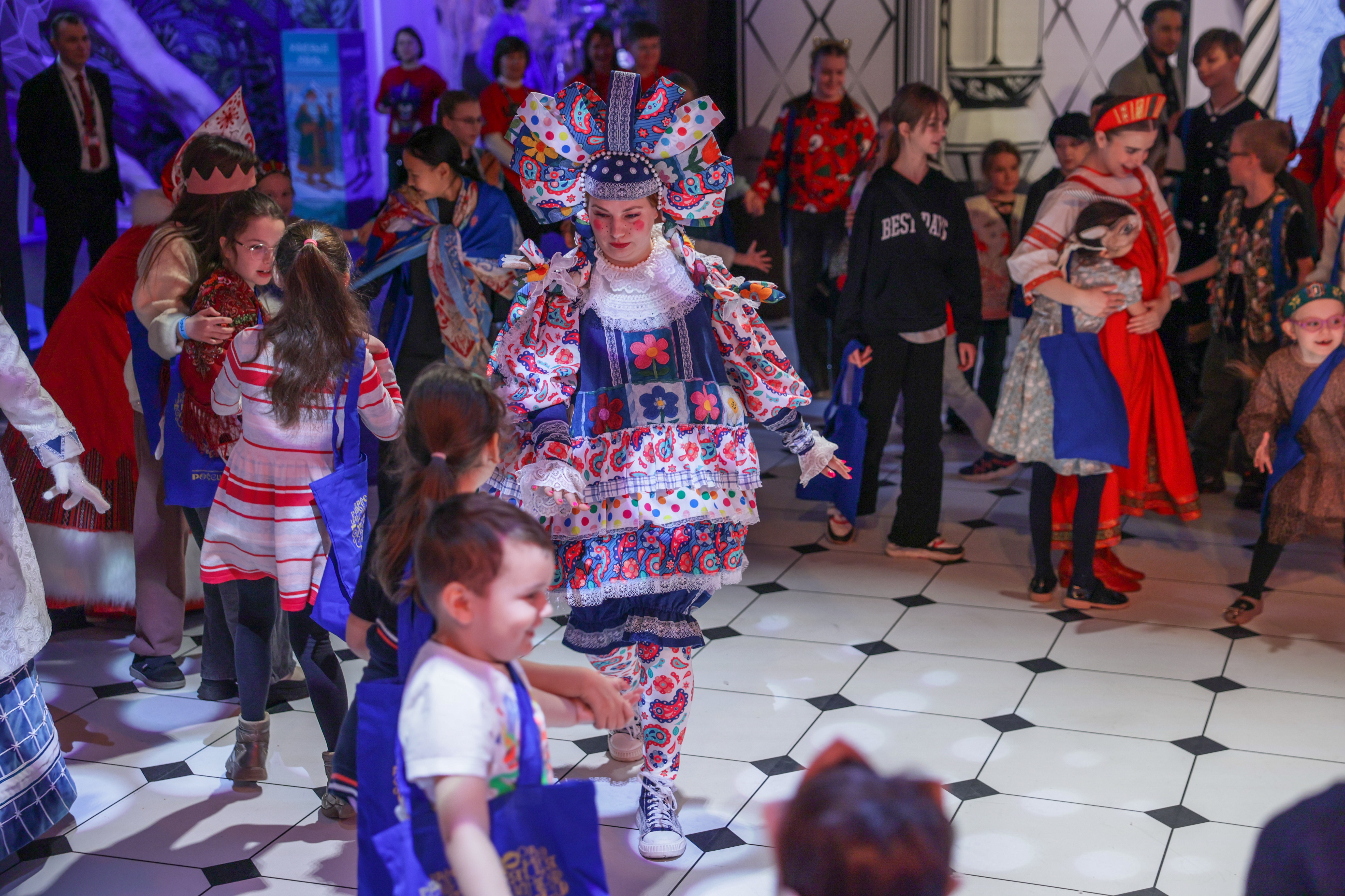 Theatrical carolling 