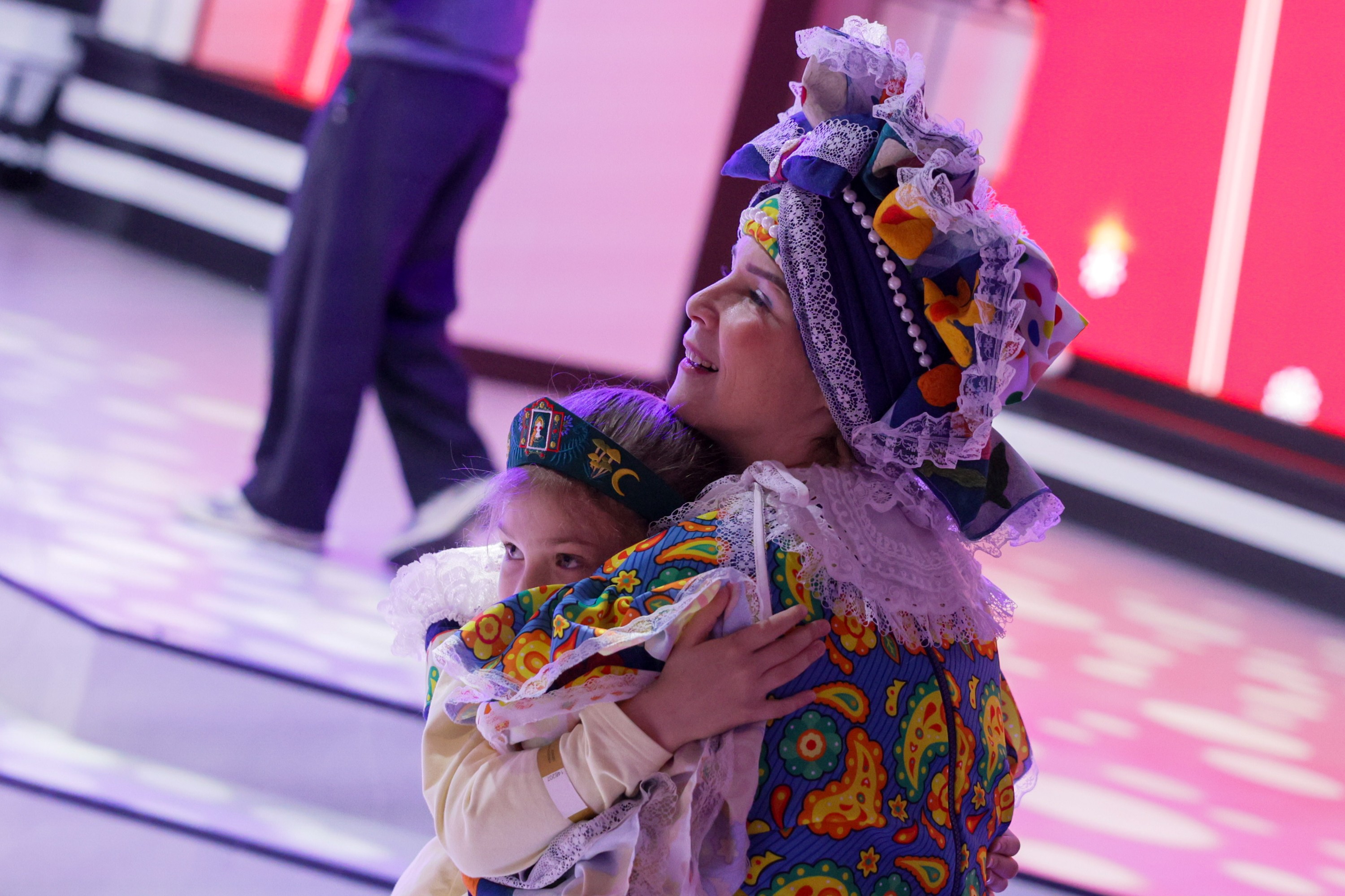 Theatrical carolling 