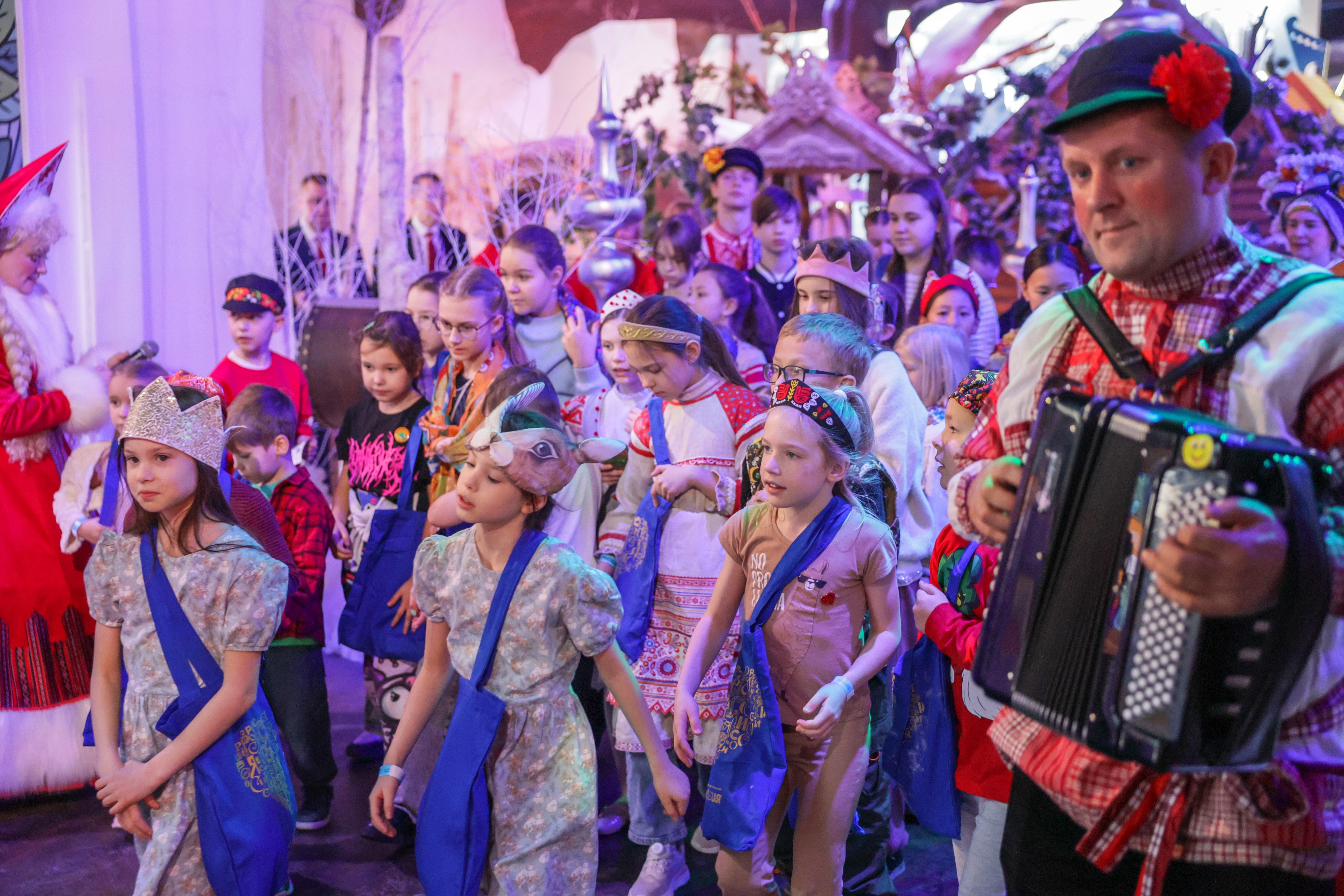 Theatrical carolling 