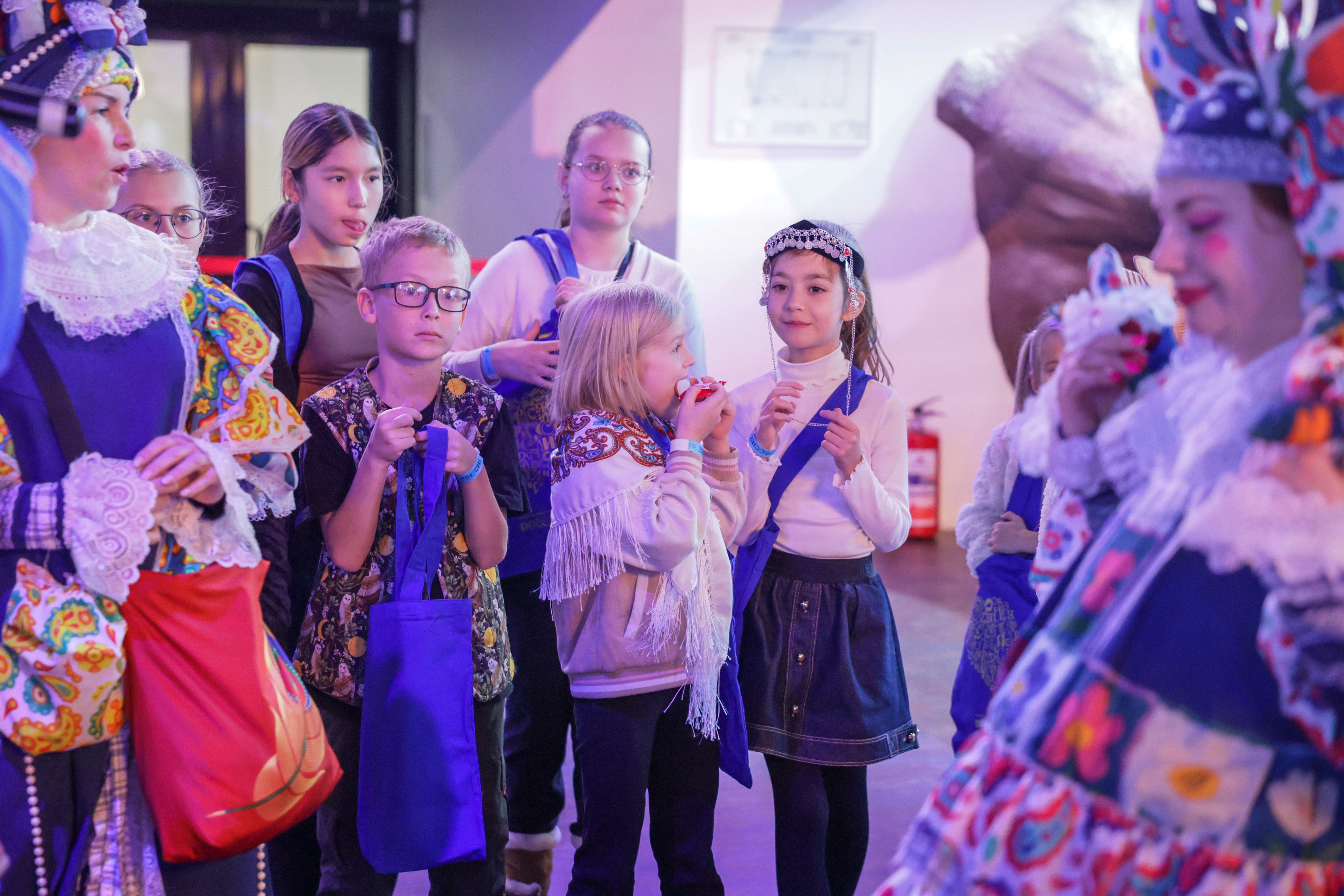 Theatrical carolling 