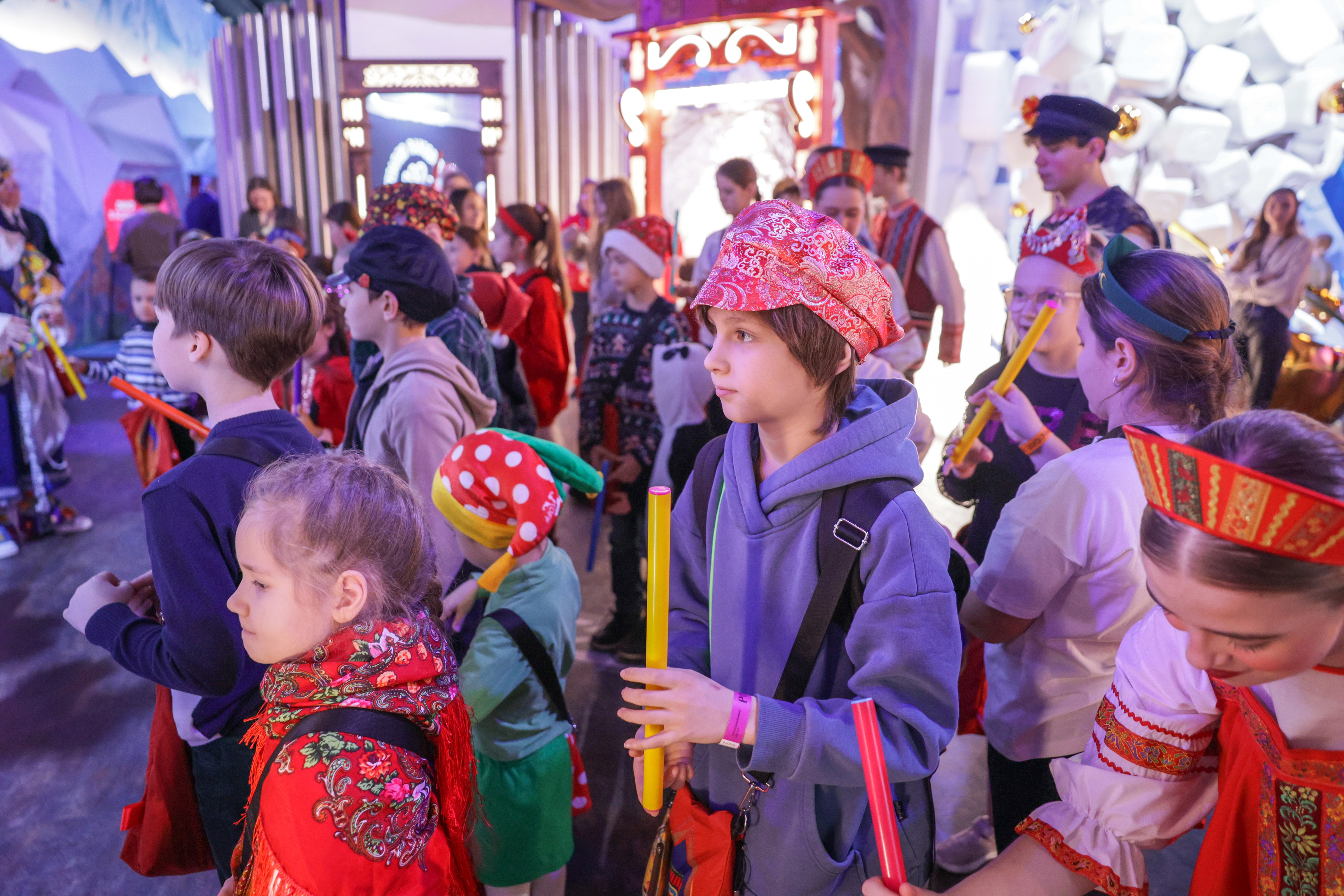 Theatrical carolling 