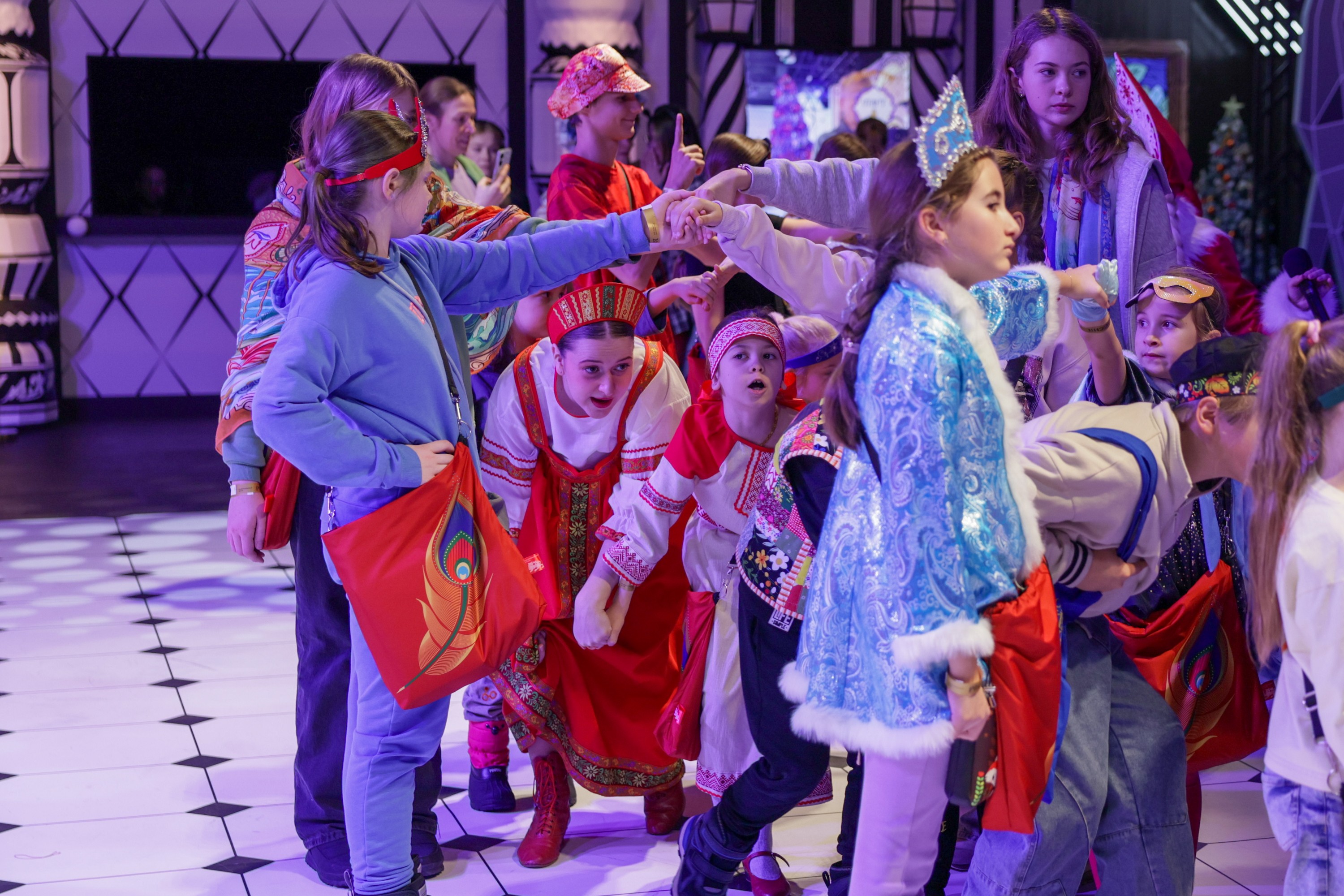 Theatrical carolling 