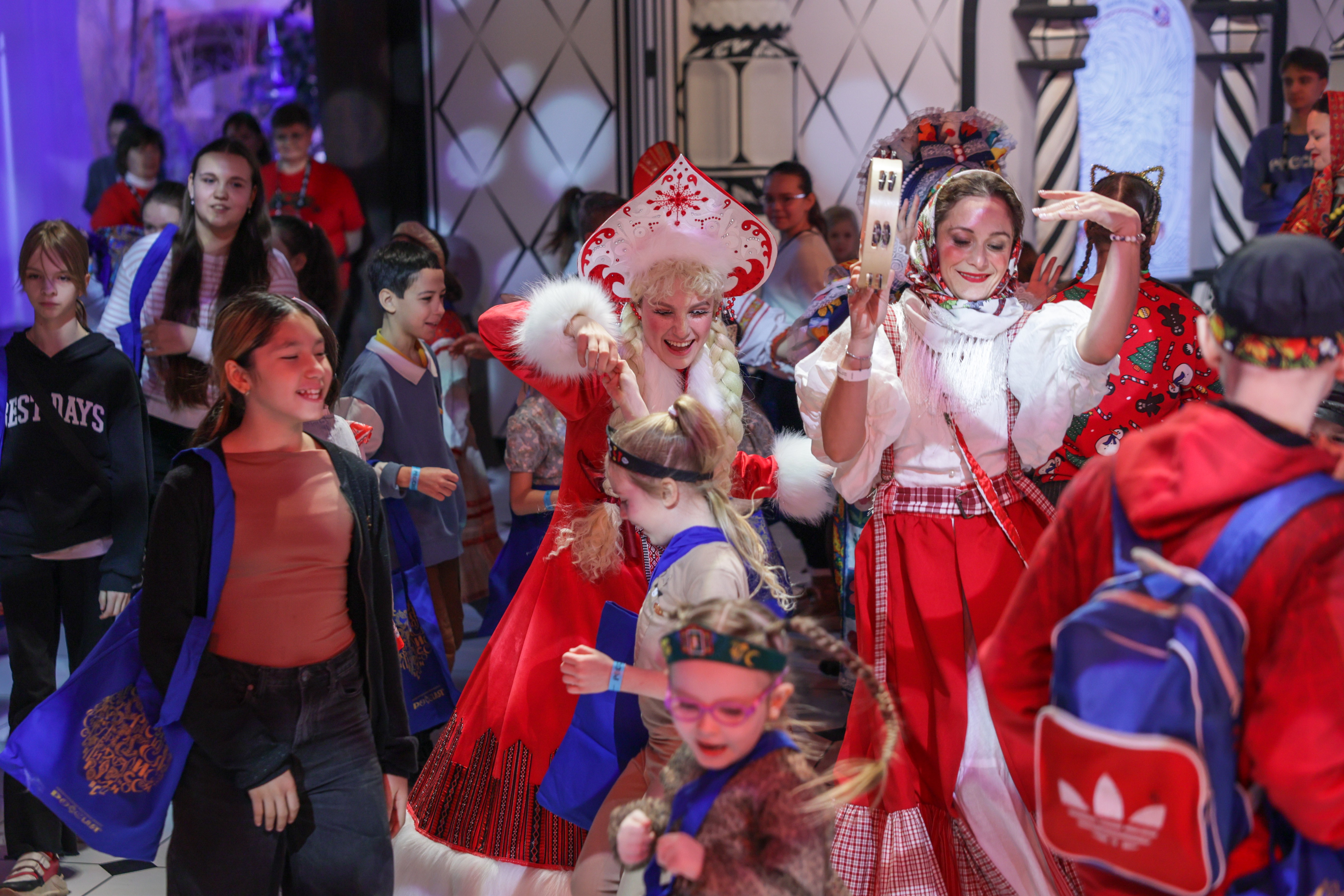 Theatrical carolling 