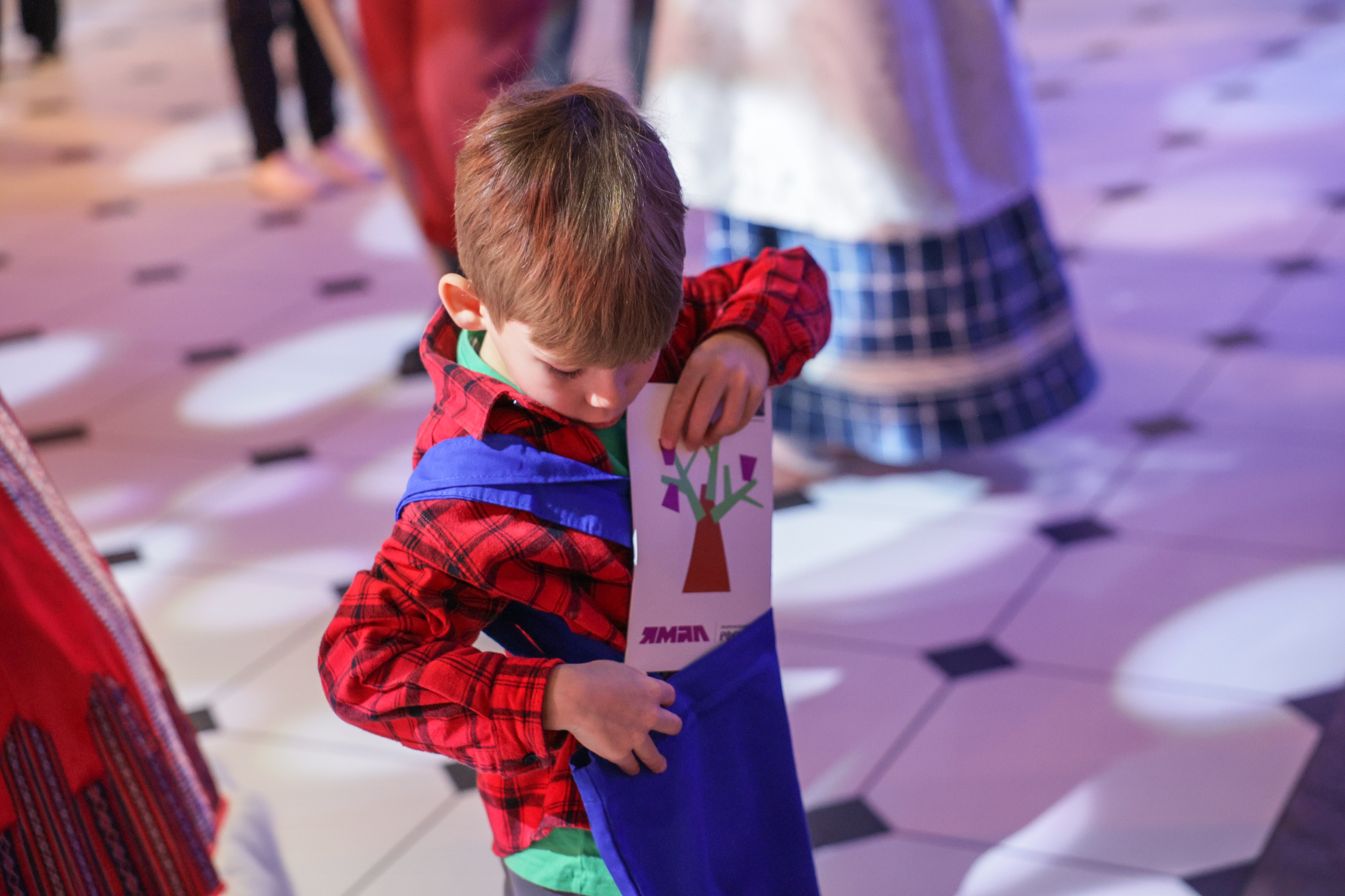 Theatrical carolling 