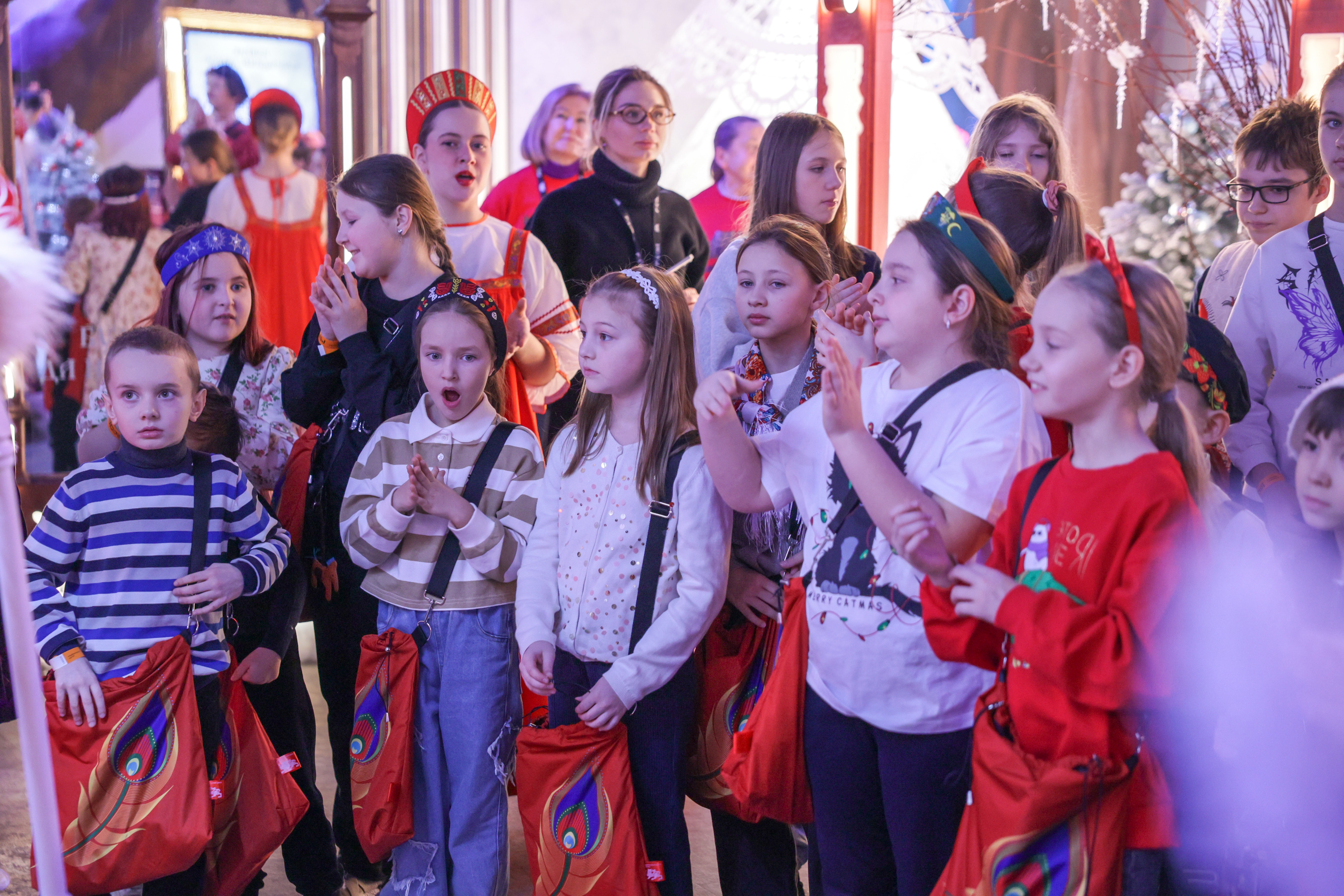 Theatrical carolling 