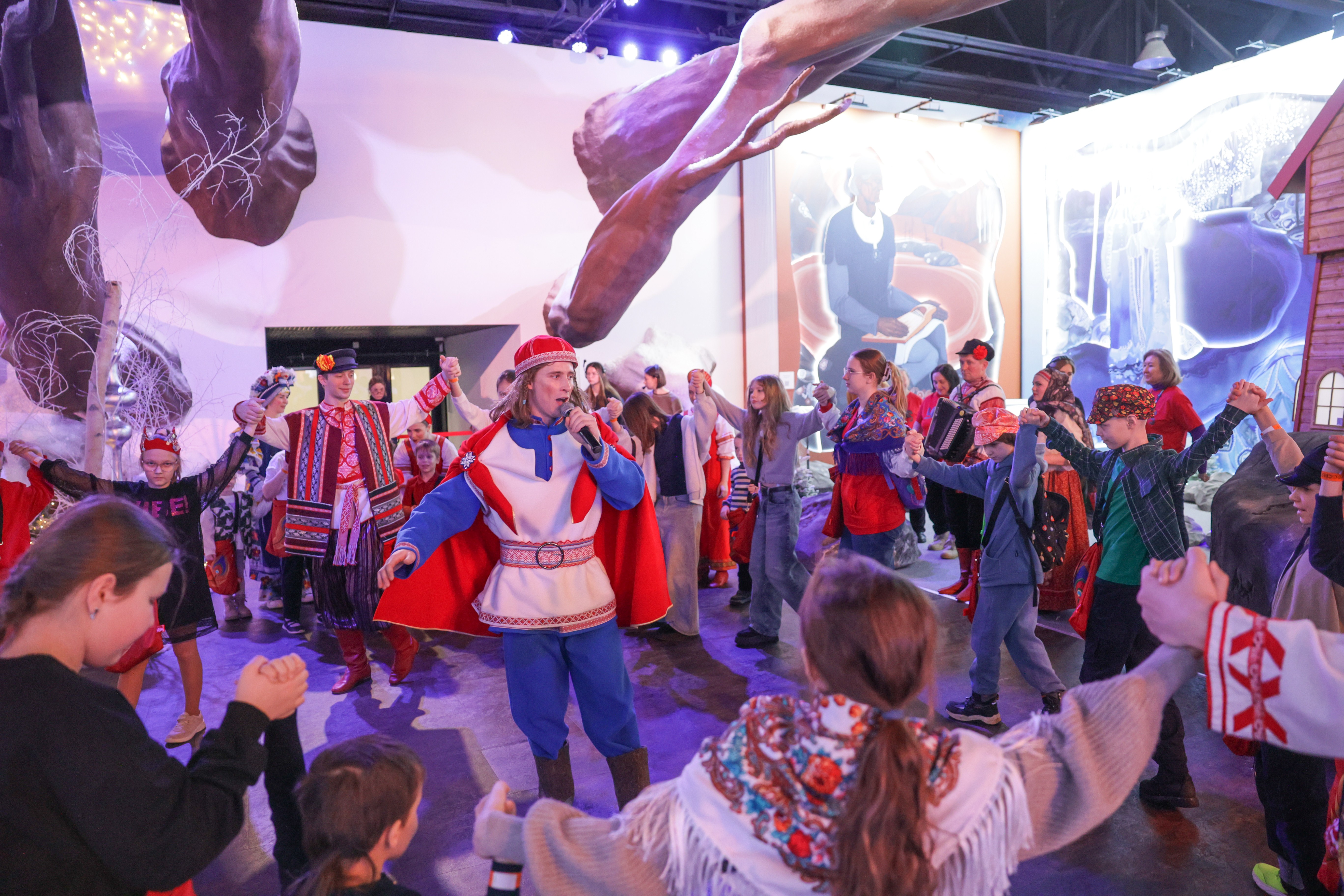 Theatrical carolling 