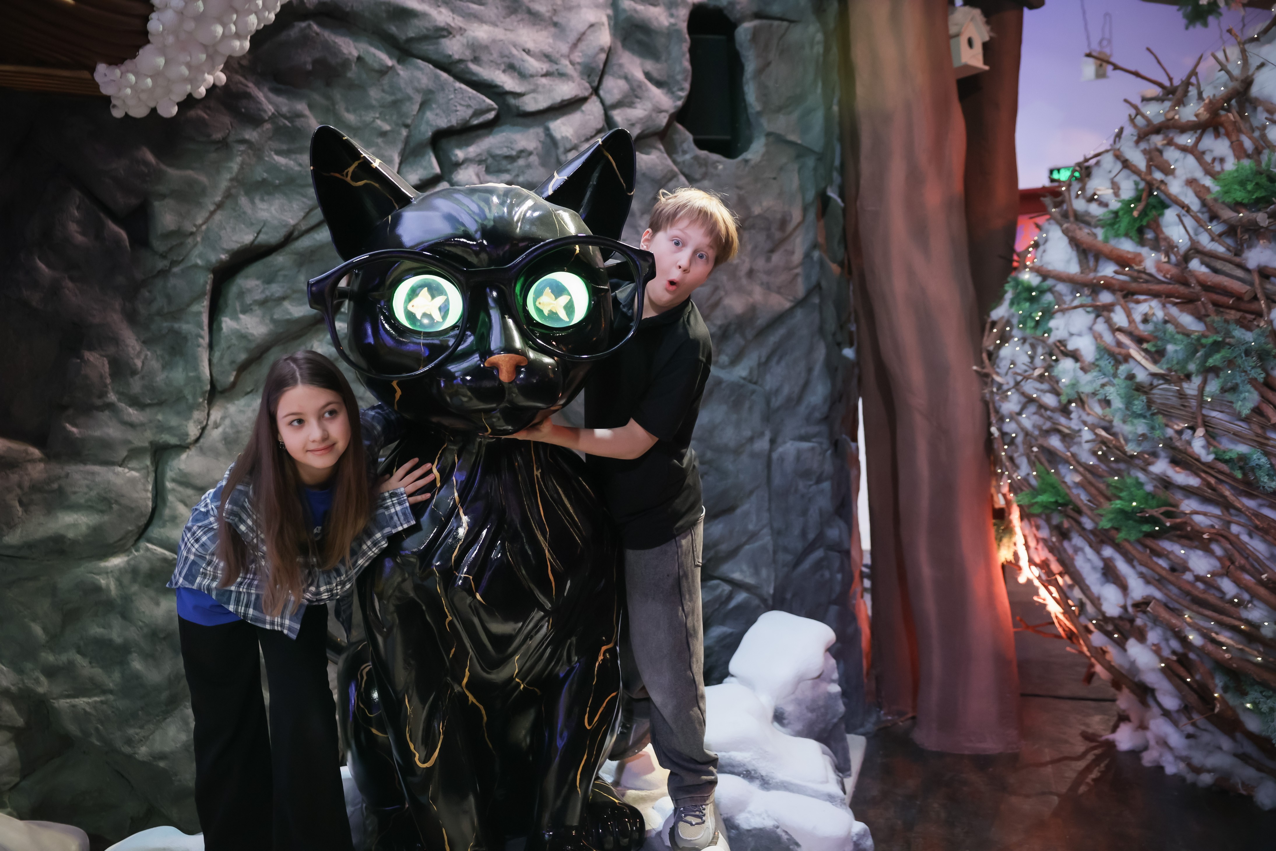 Ruslan Kukharuk, Governor of Khanty-Mansiysk Autonomous Okrug — Yugra, visited the Russia National Center in Moscow