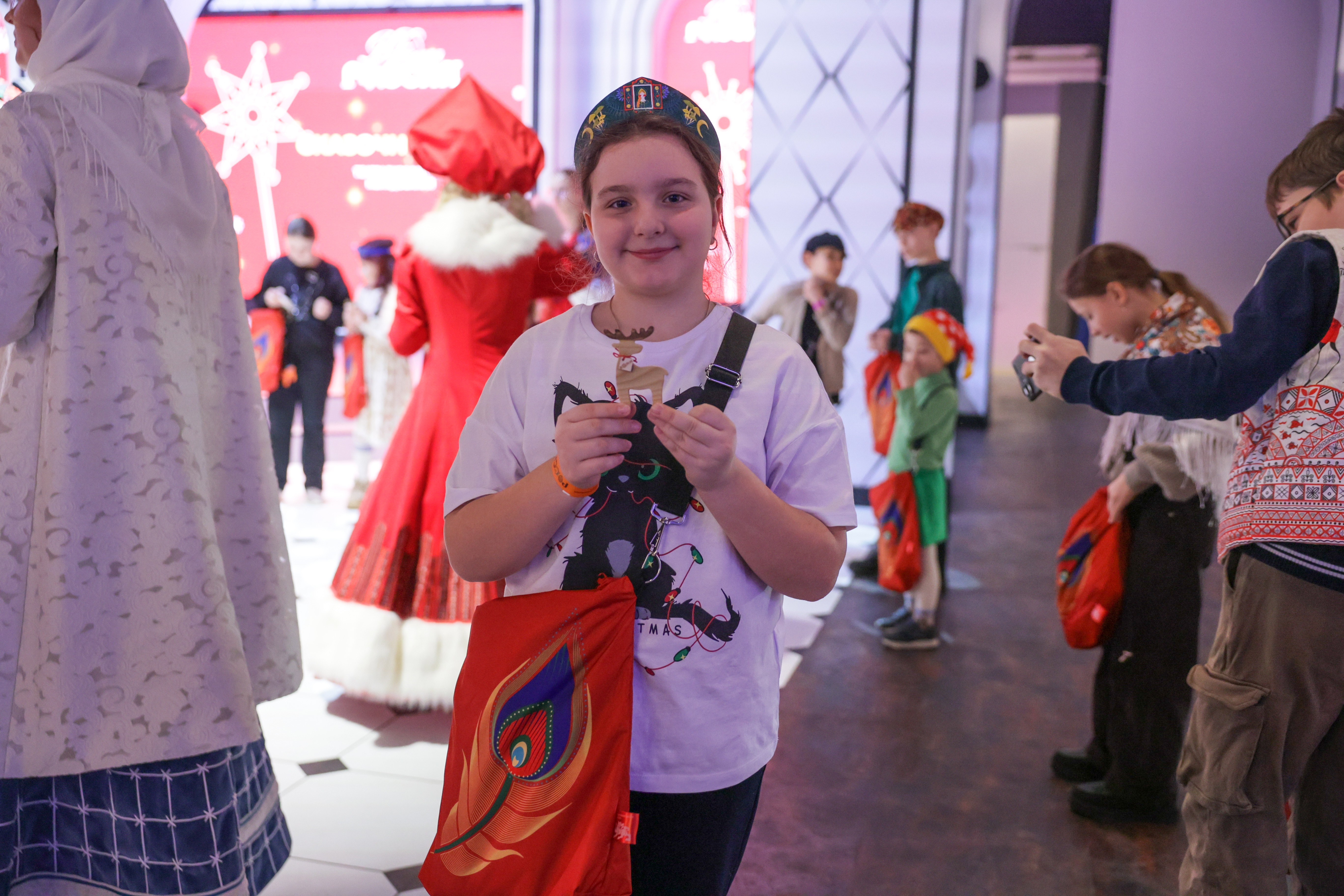 Theatrical carolling 