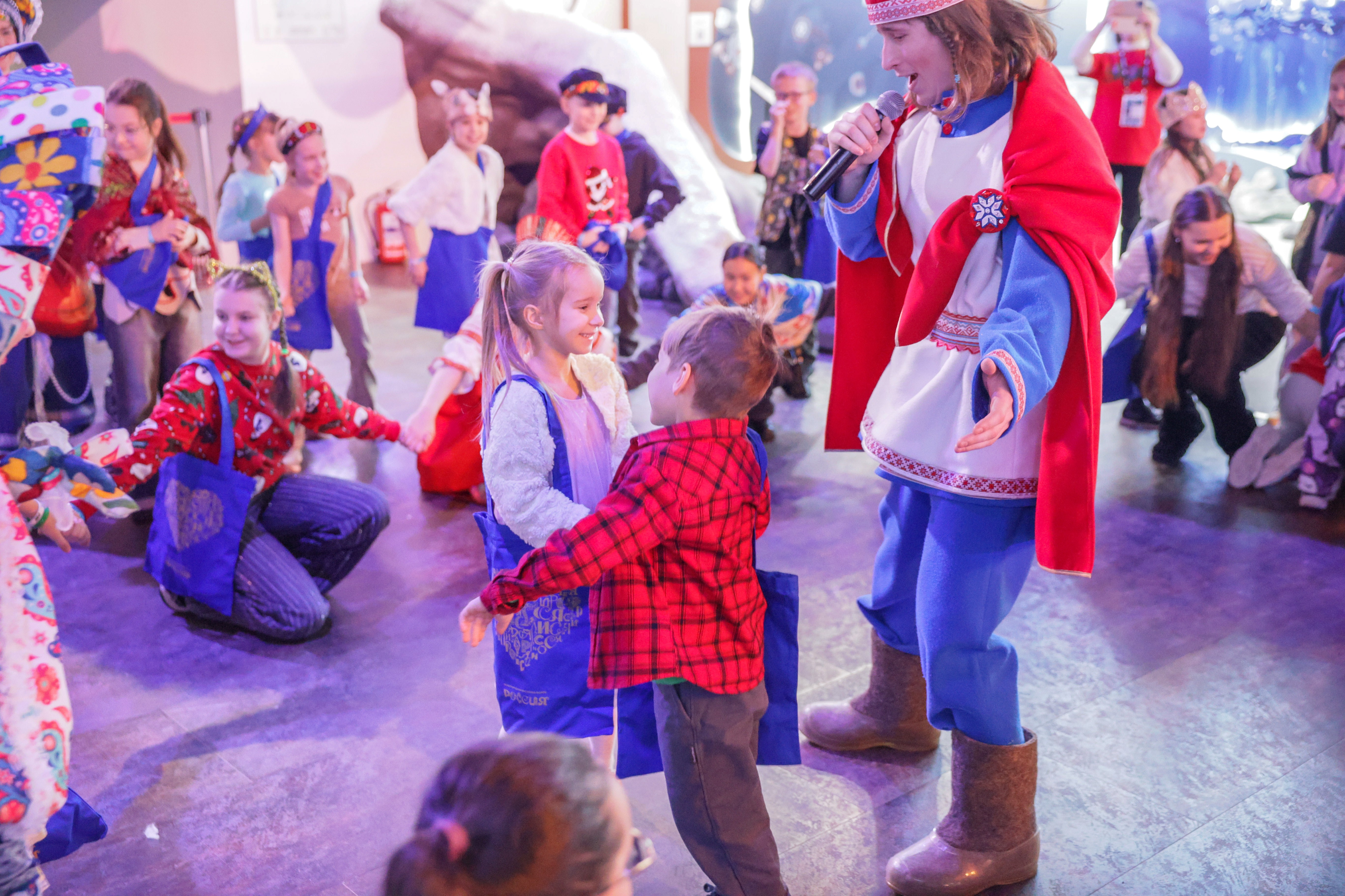 Theatrical carolling 