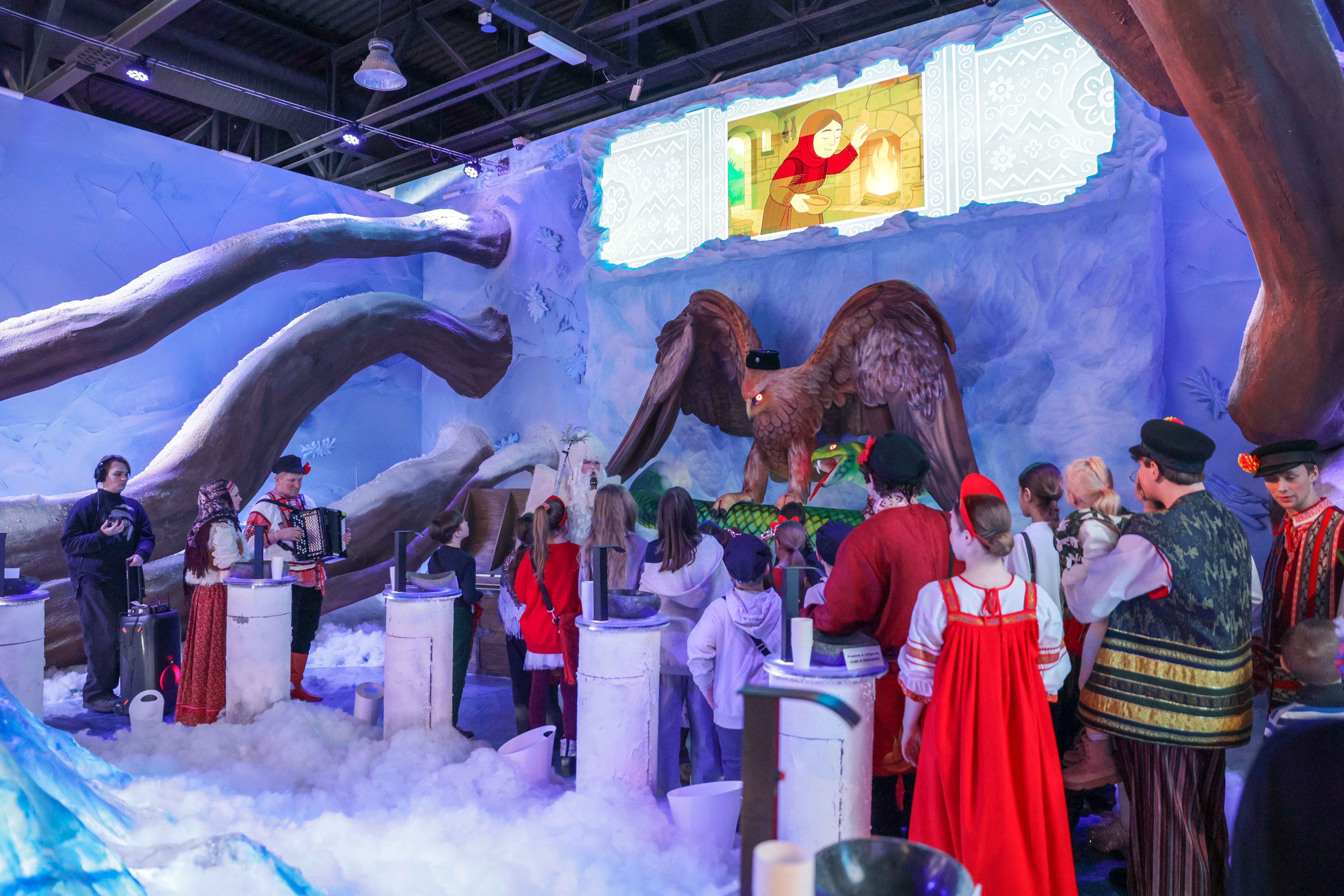 Theatrical carolling 