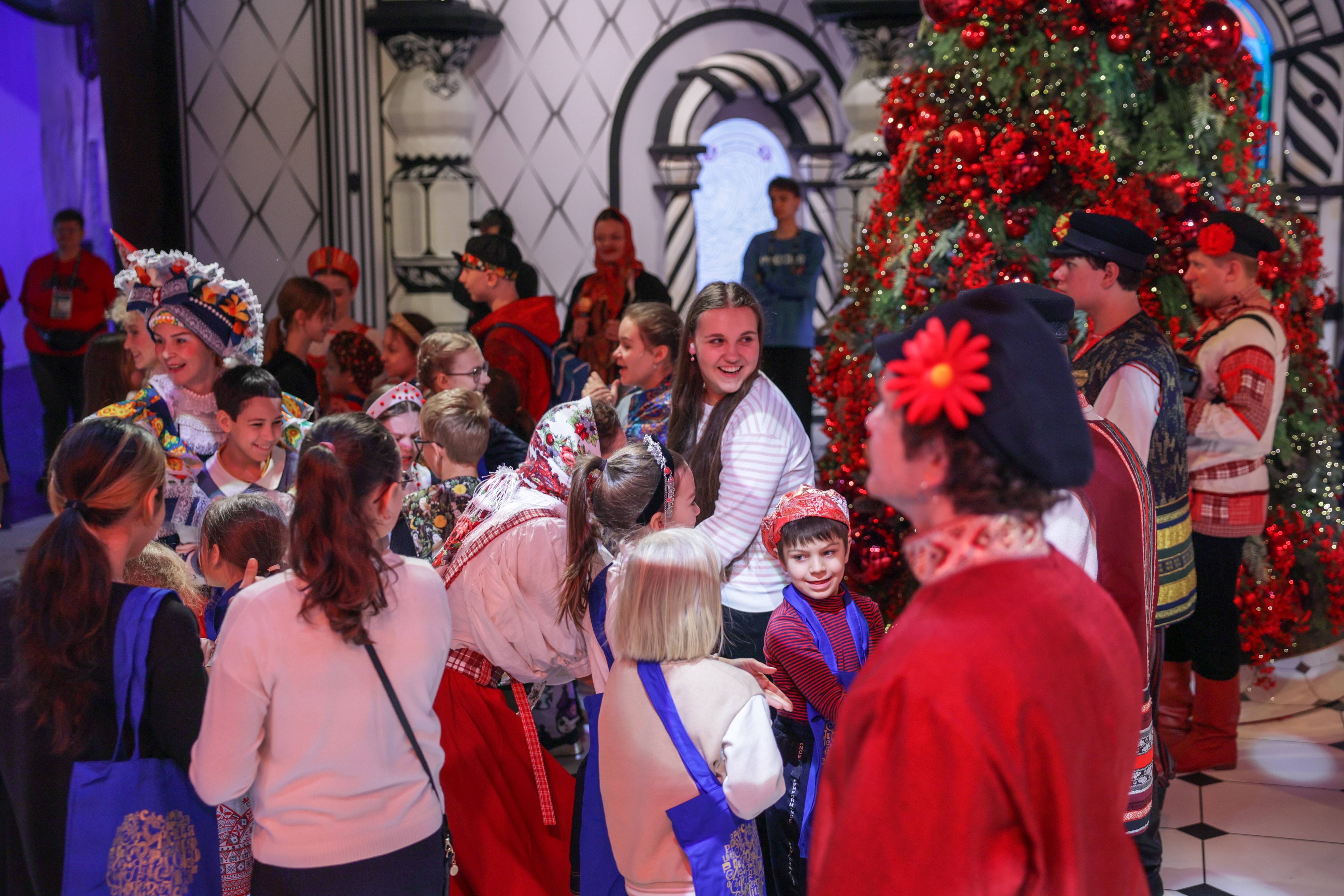 Theatrical carolling 