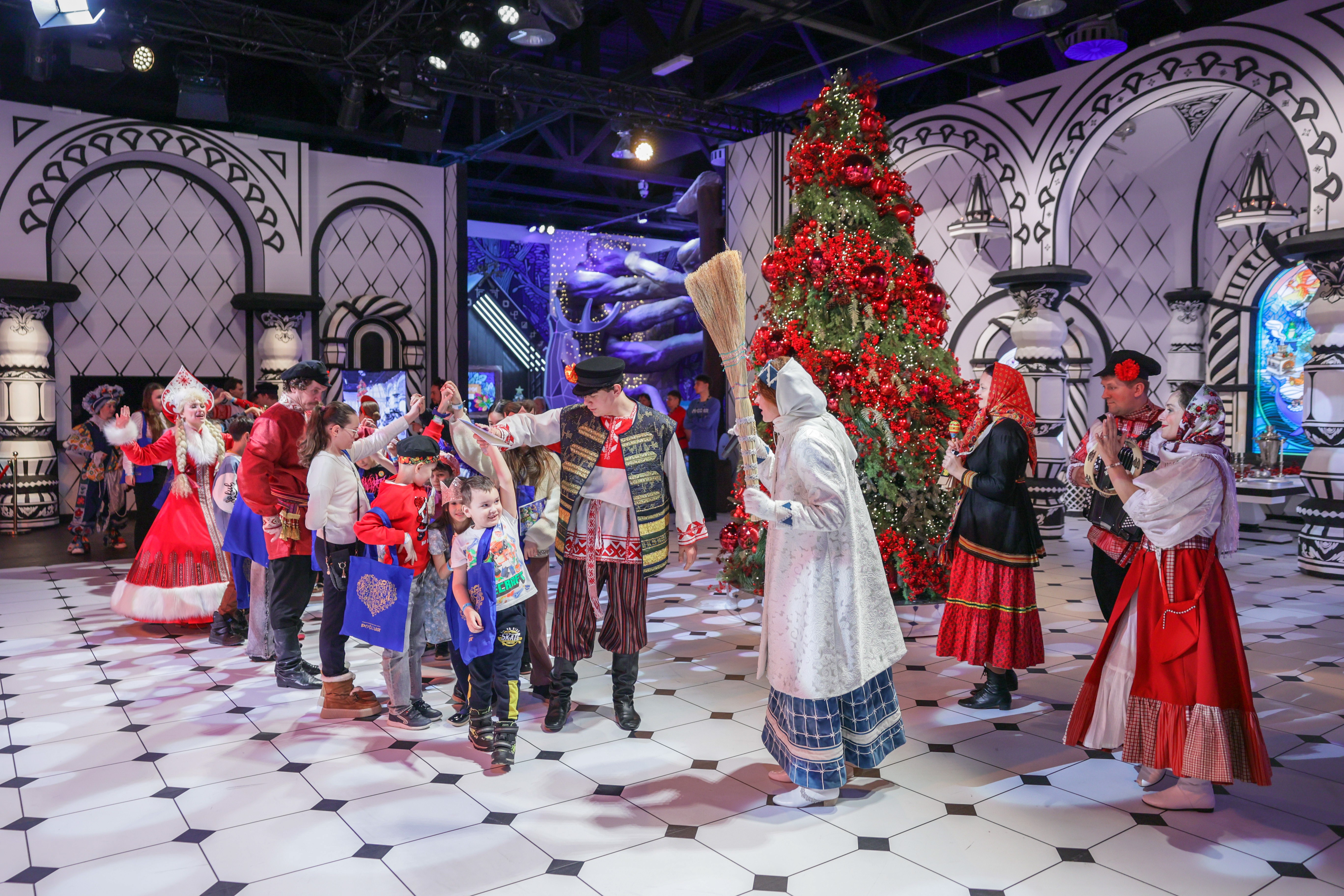 Theatrical carolling 