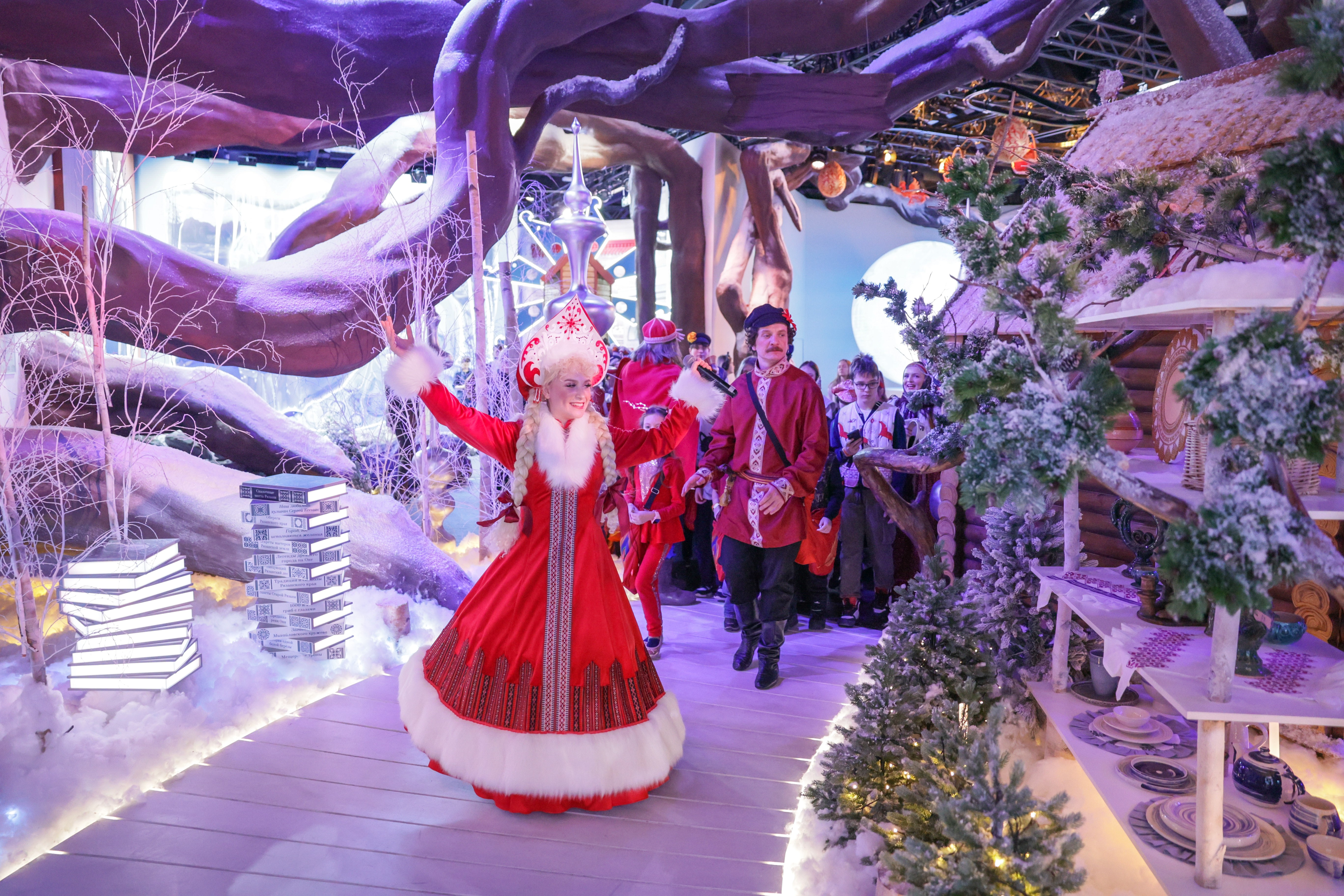 Theatrical carolling 