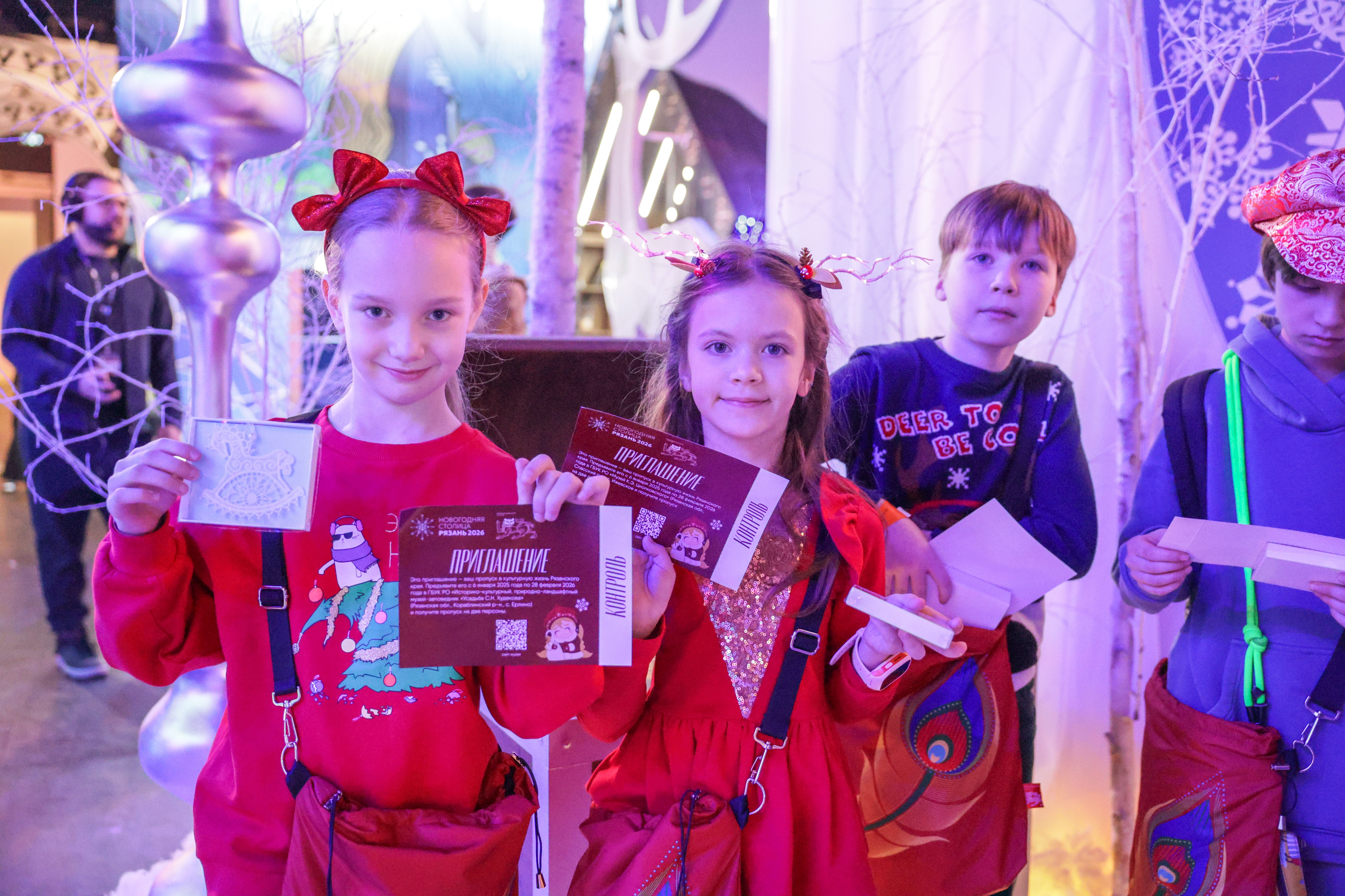 Theatrical carolling 