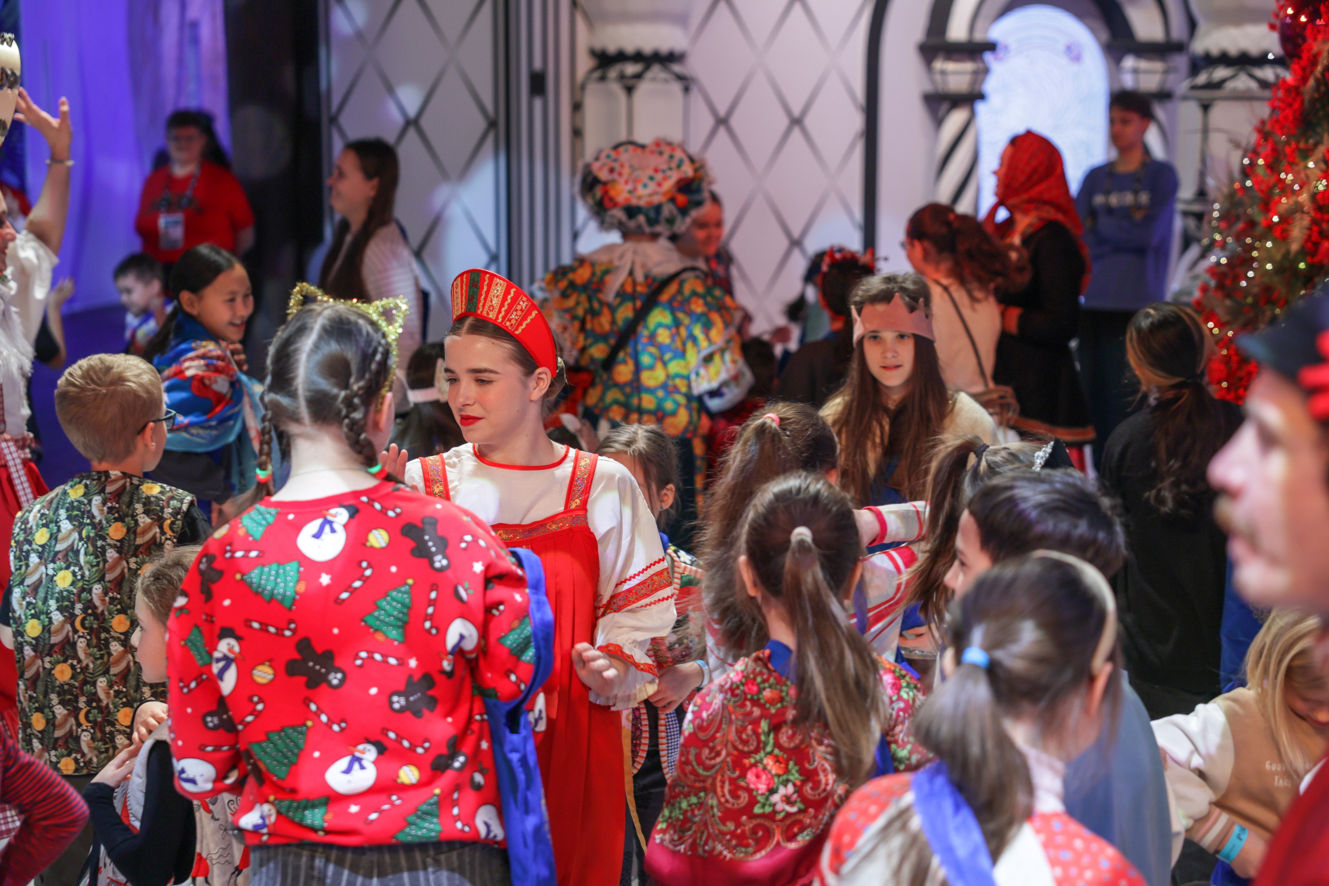 Theatrical carolling 