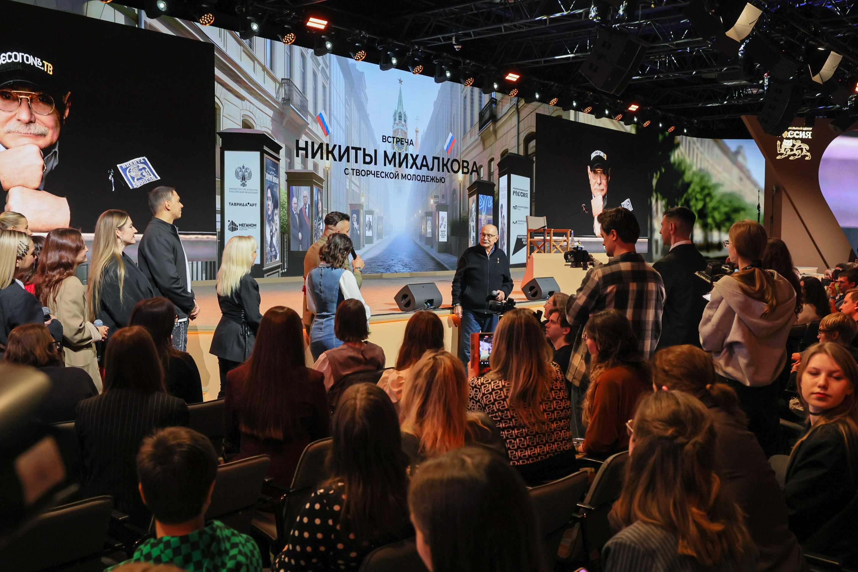 Nikita Mikhalkov meets creative youth at the National Centre RUSSIA