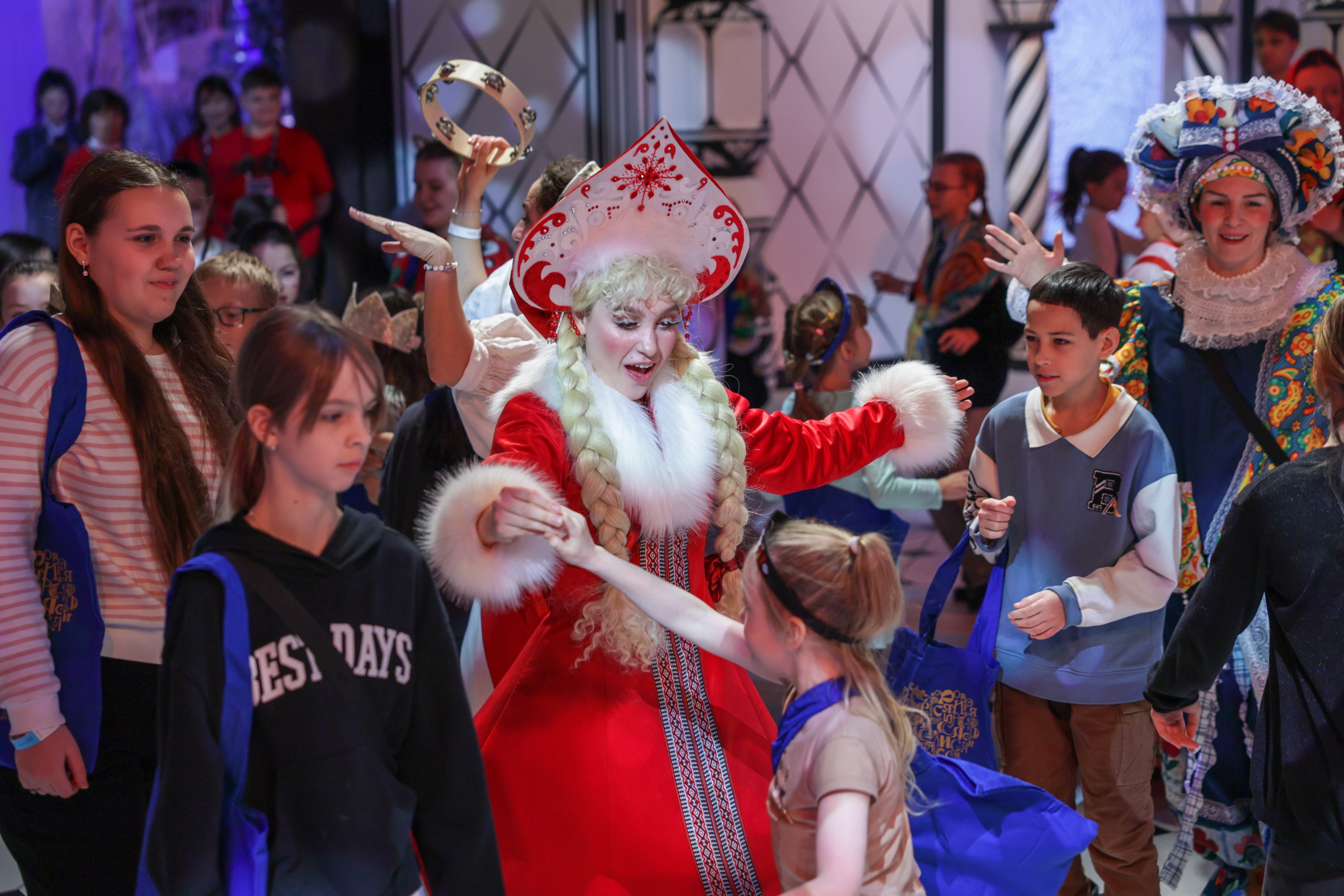 Theatrical carolling 