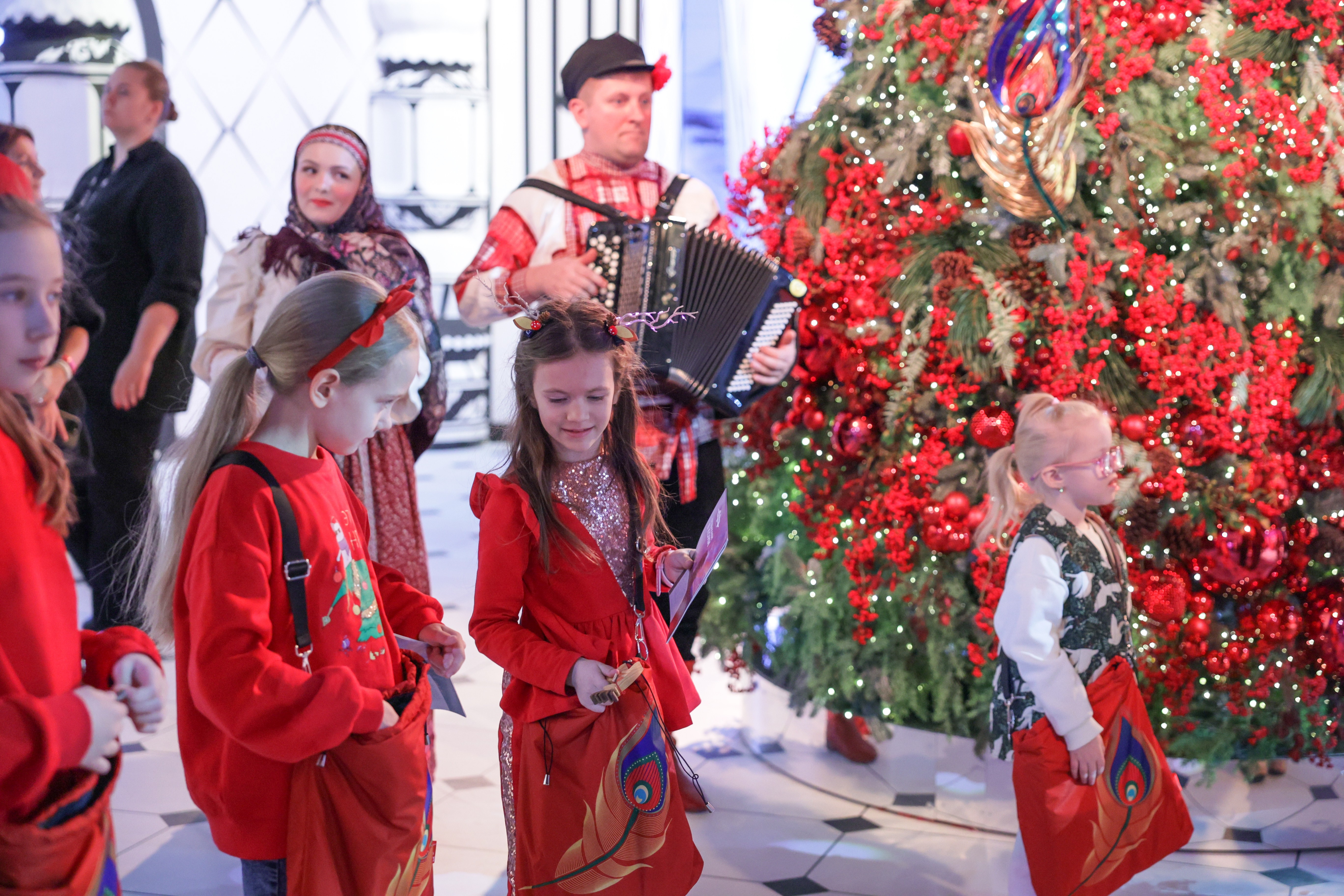 Theatrical carolling 