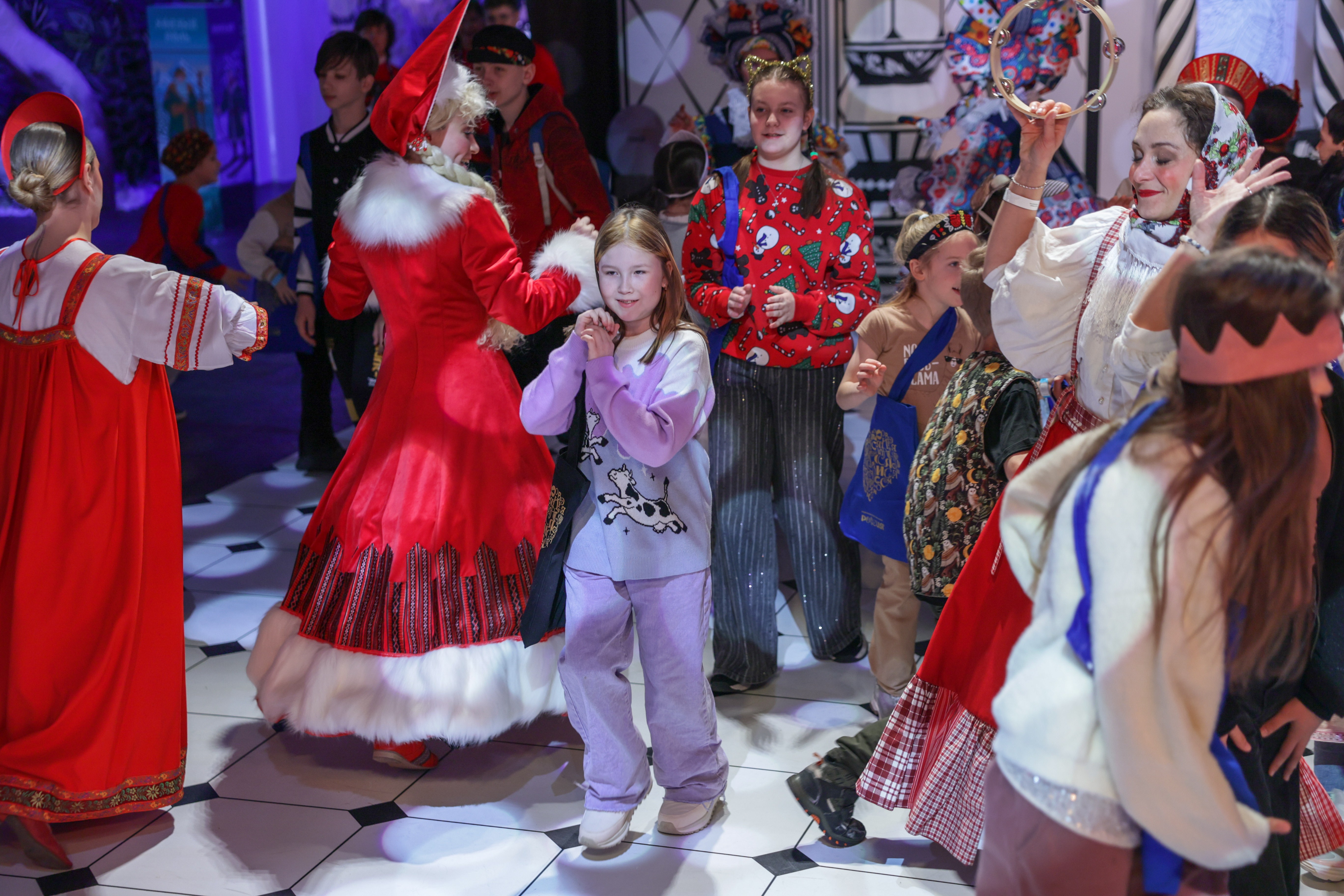 Theatrical carolling 