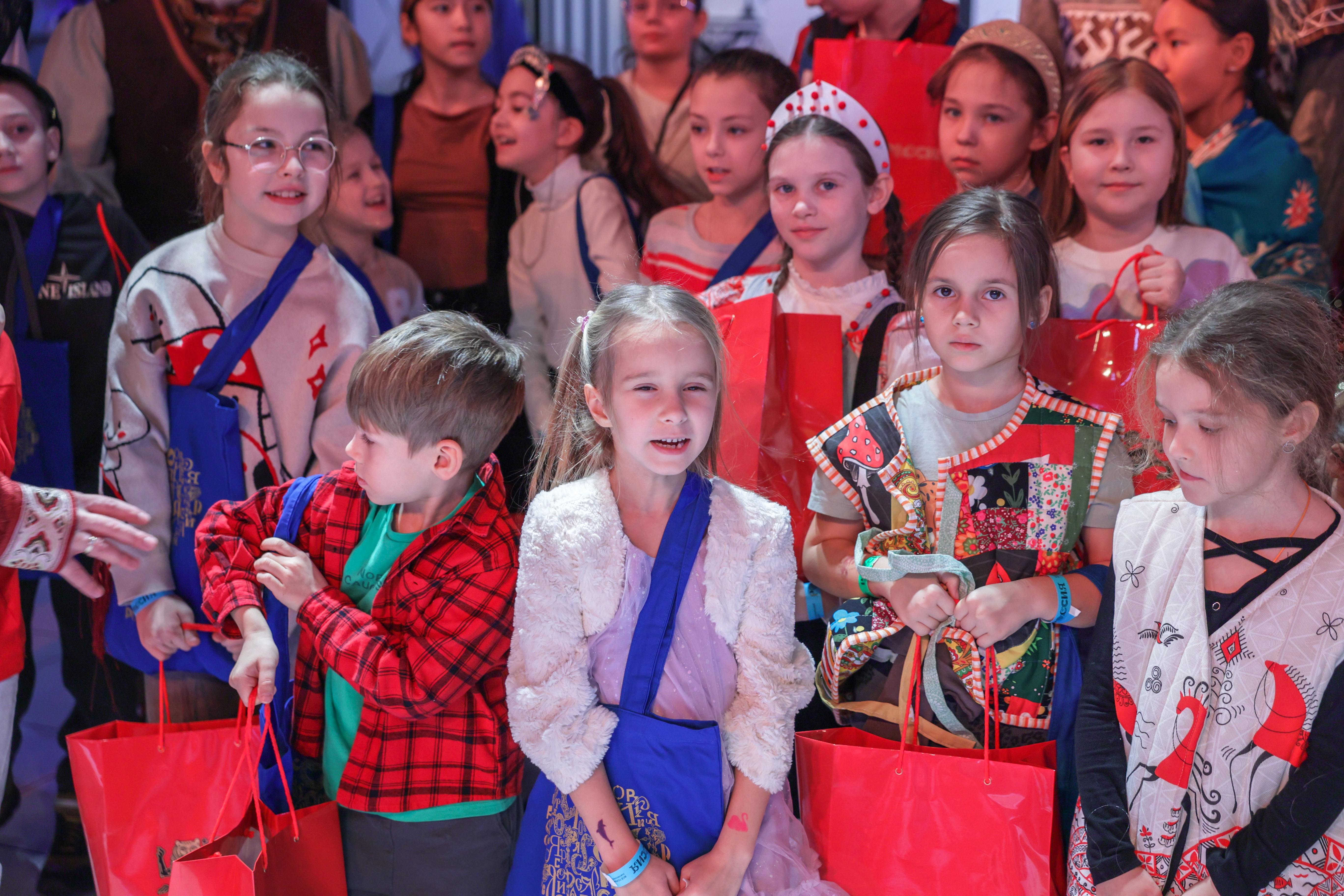 Theatrical carolling 