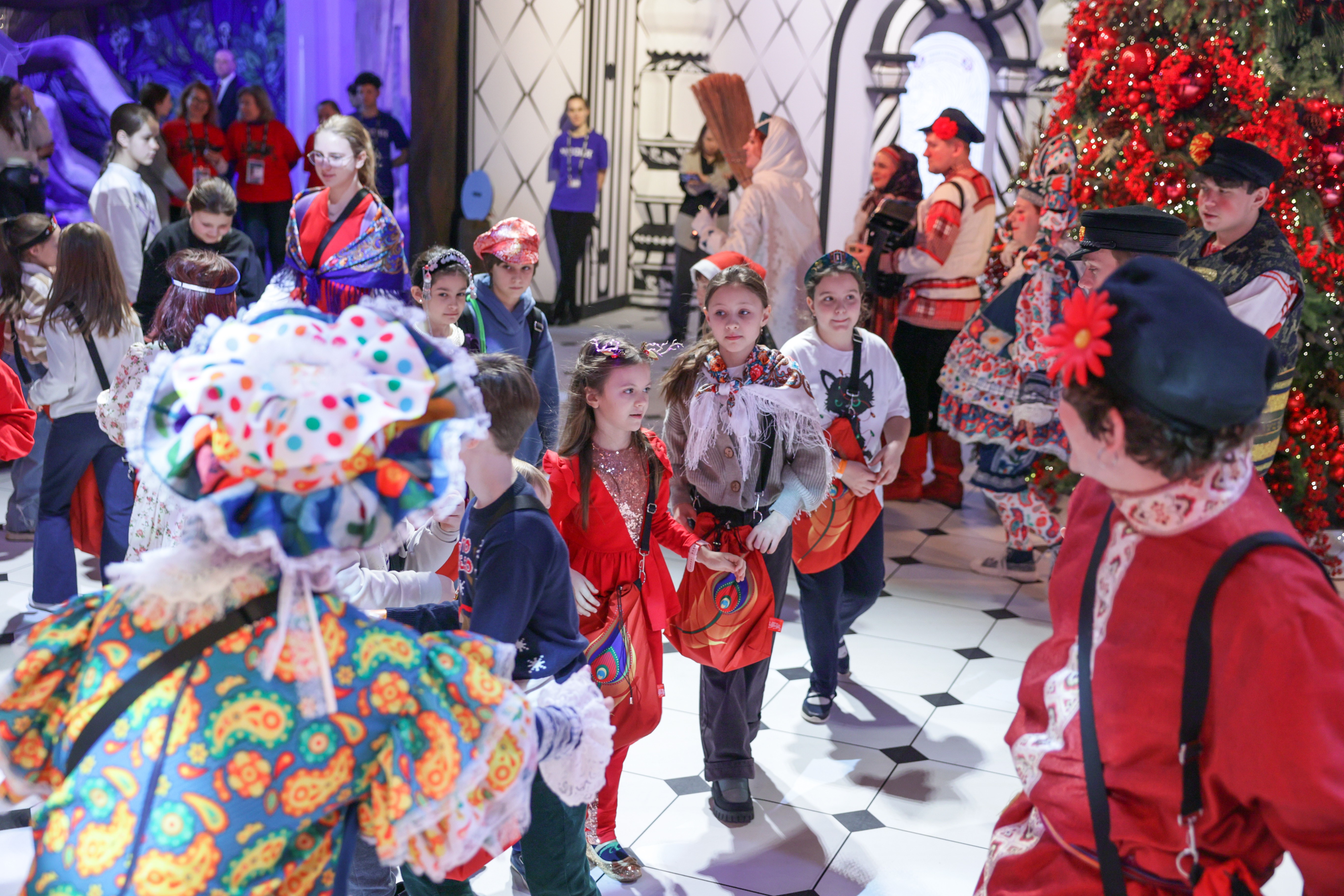 Theatrical carolling 