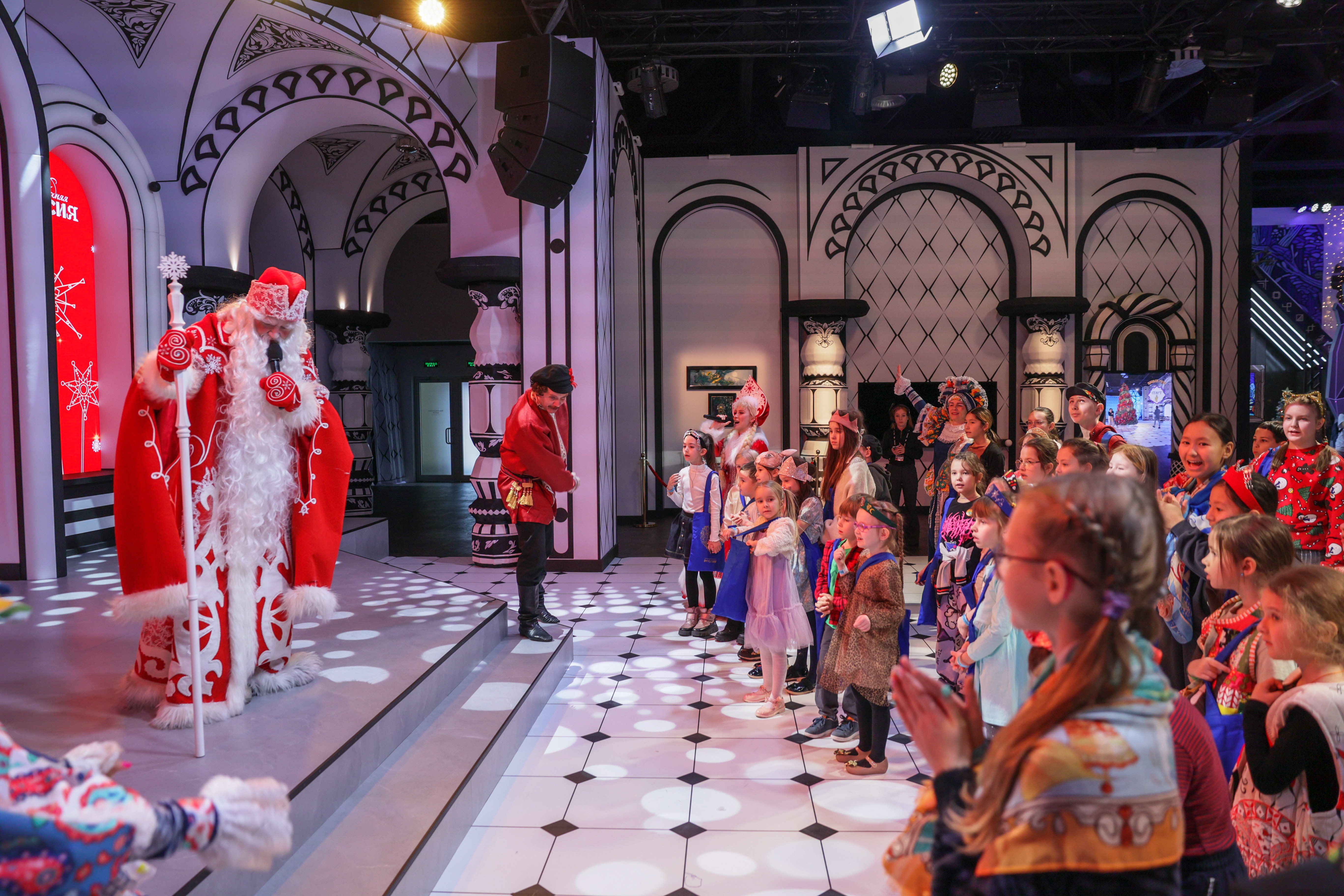 Theatrical carolling 