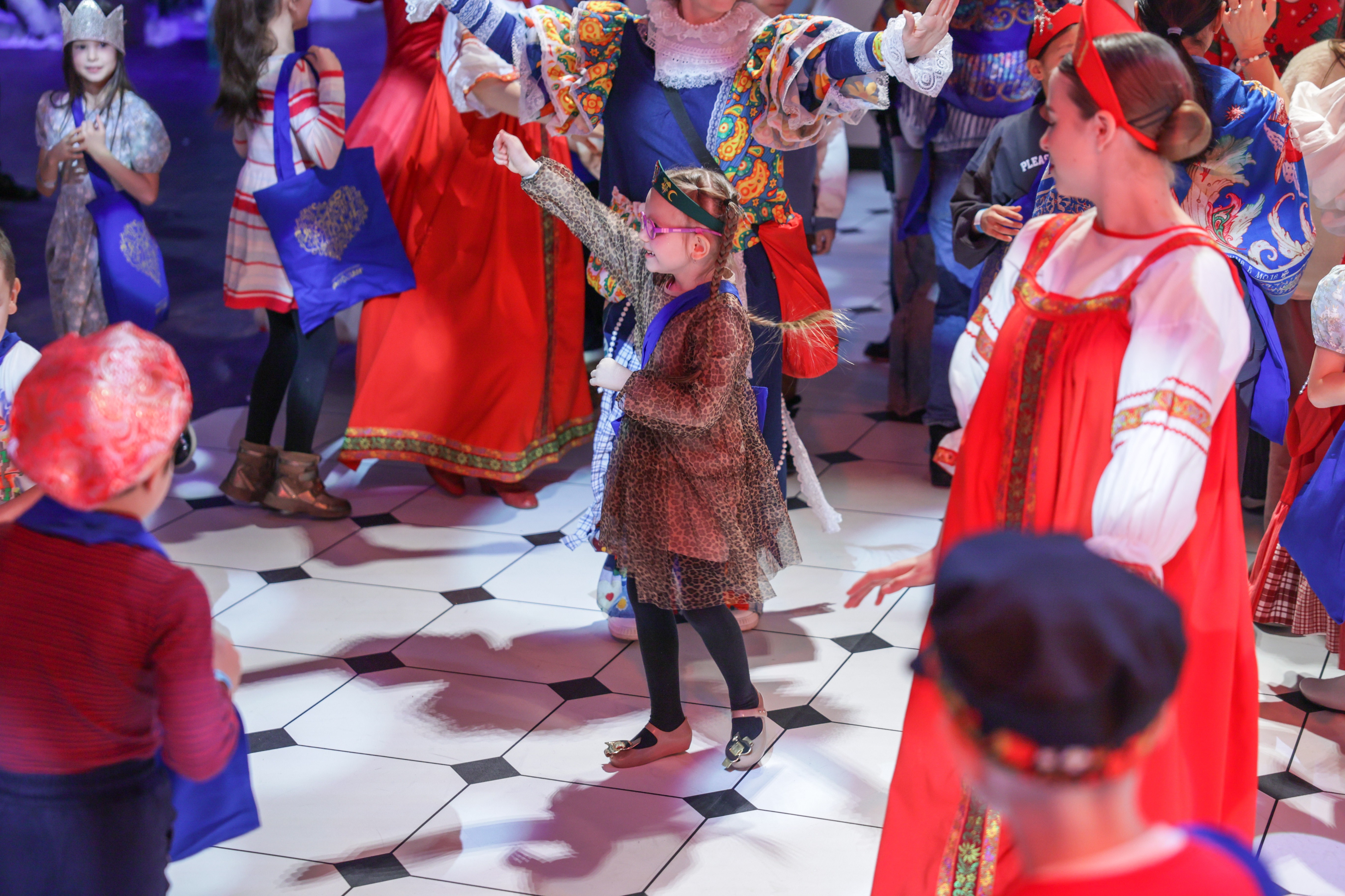 Theatrical carolling 