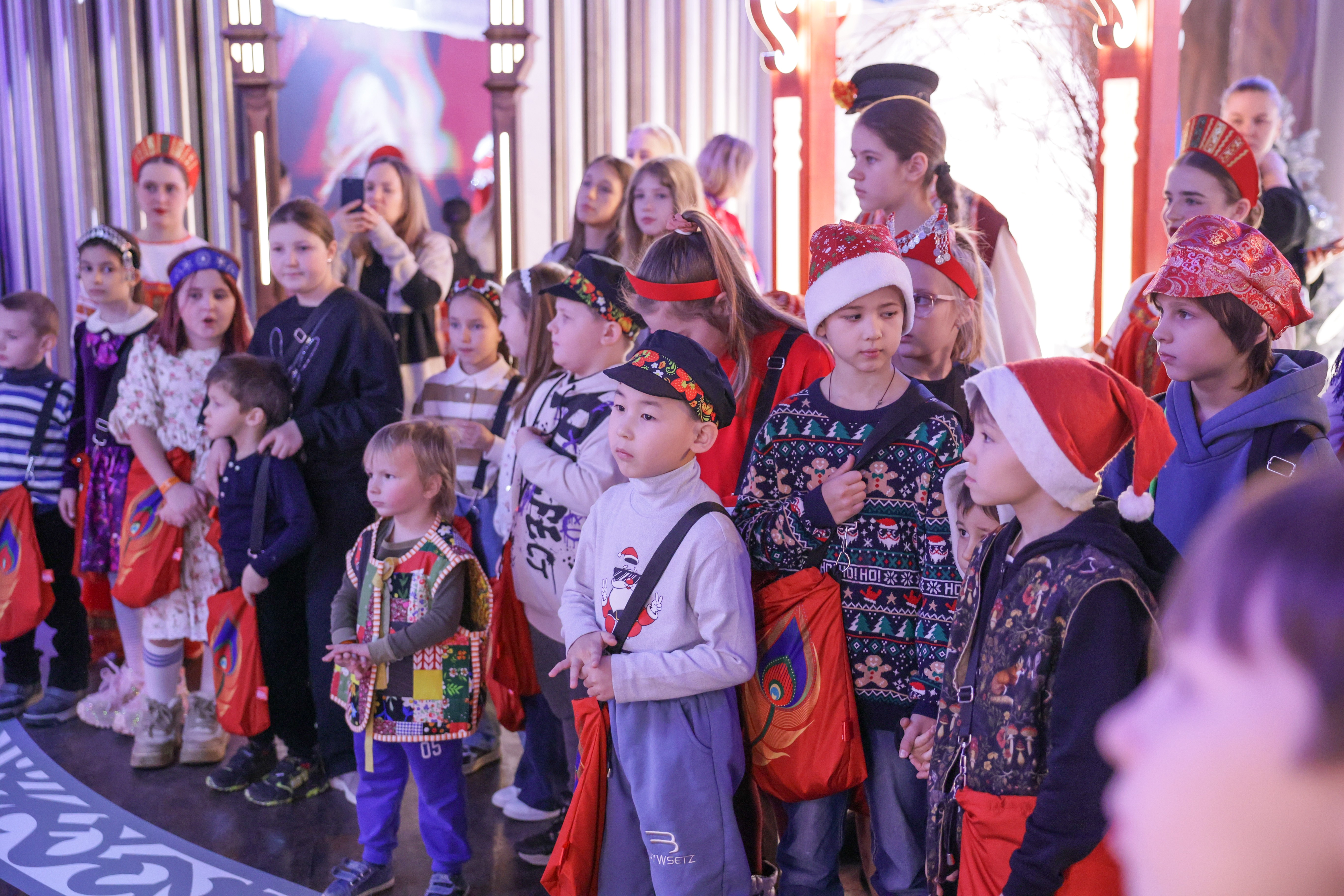 Theatrical carolling 