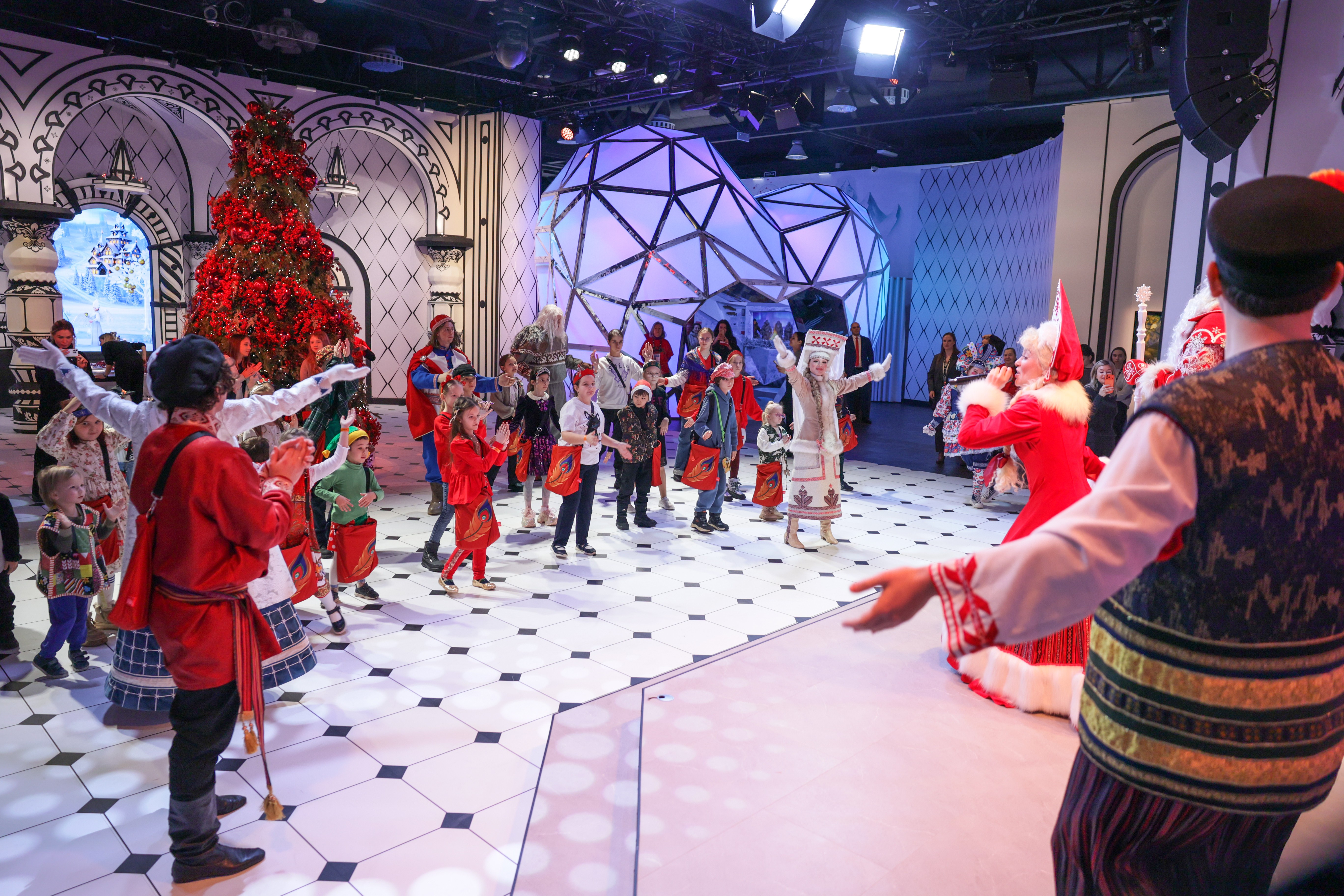 Theatrical carolling 