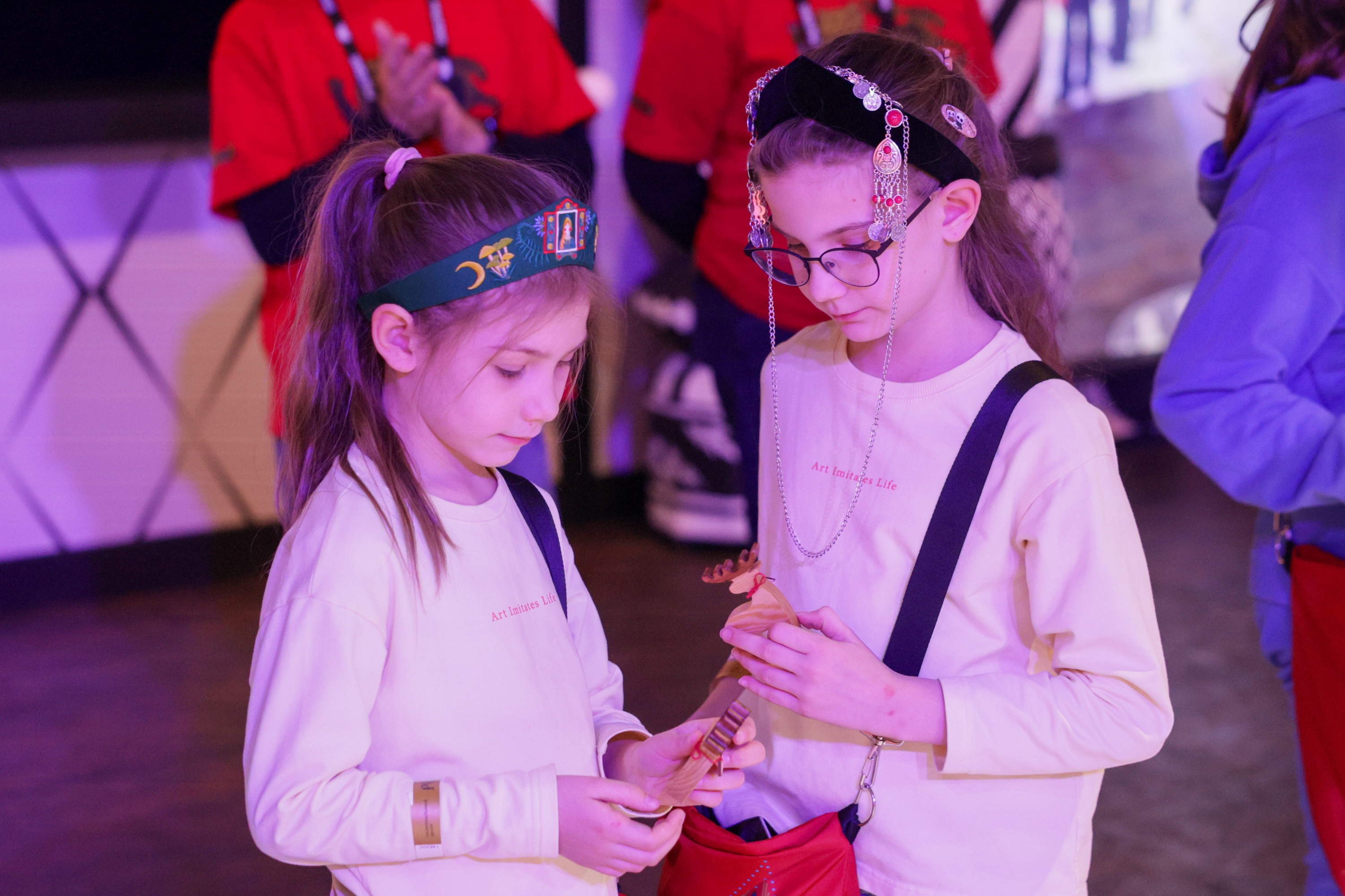 Theatrical carolling 