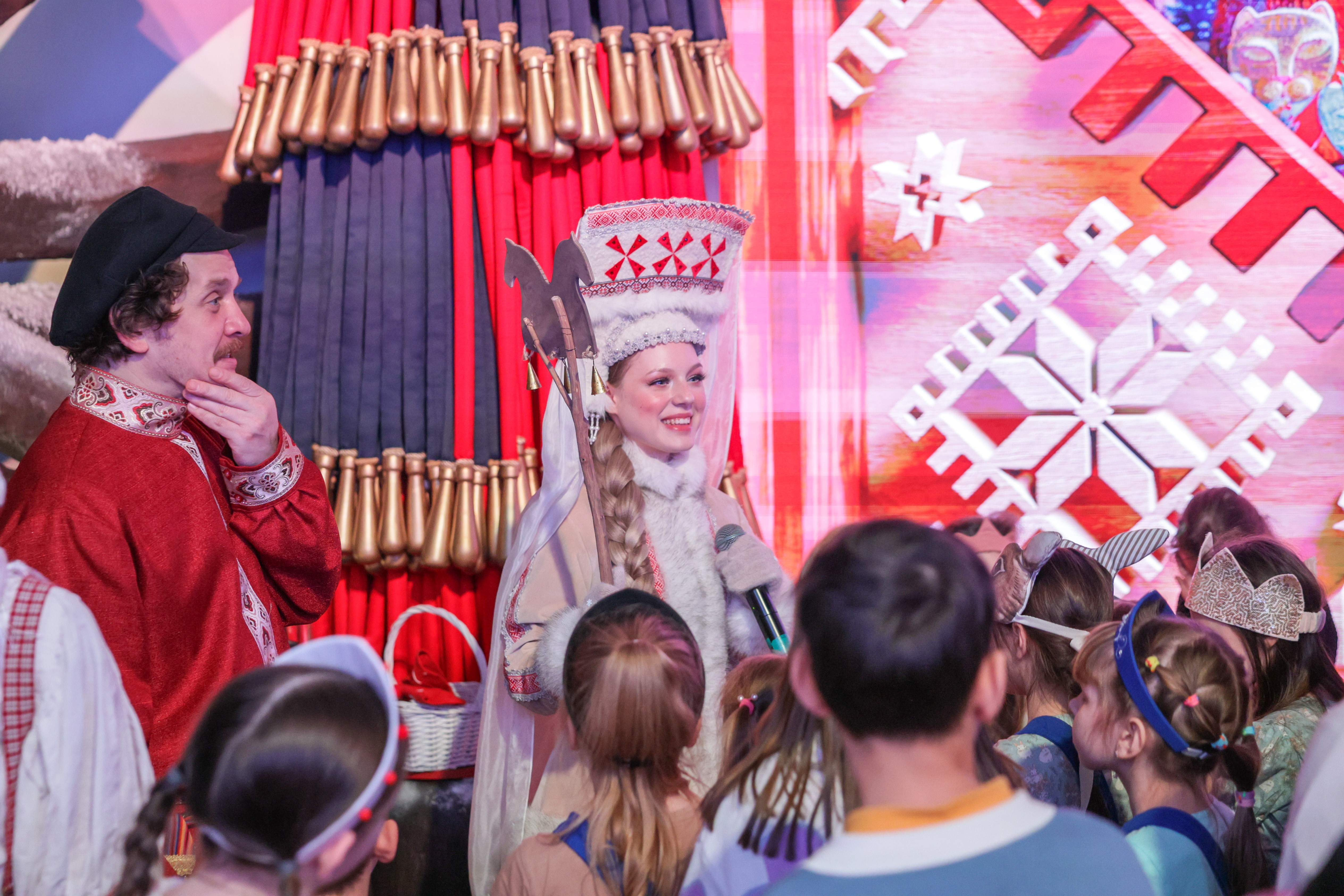 Theatrical carolling 