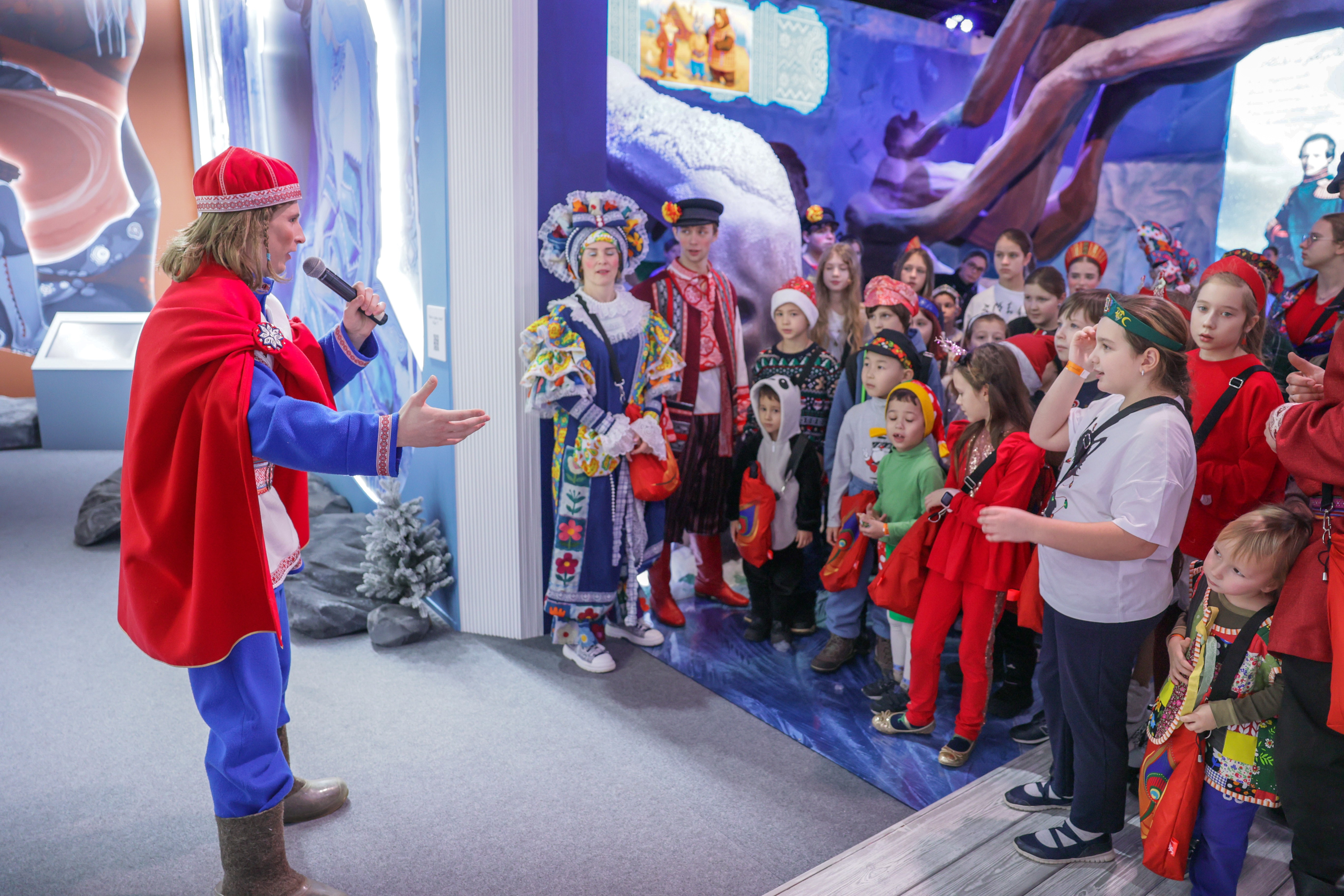 Theatrical carolling 