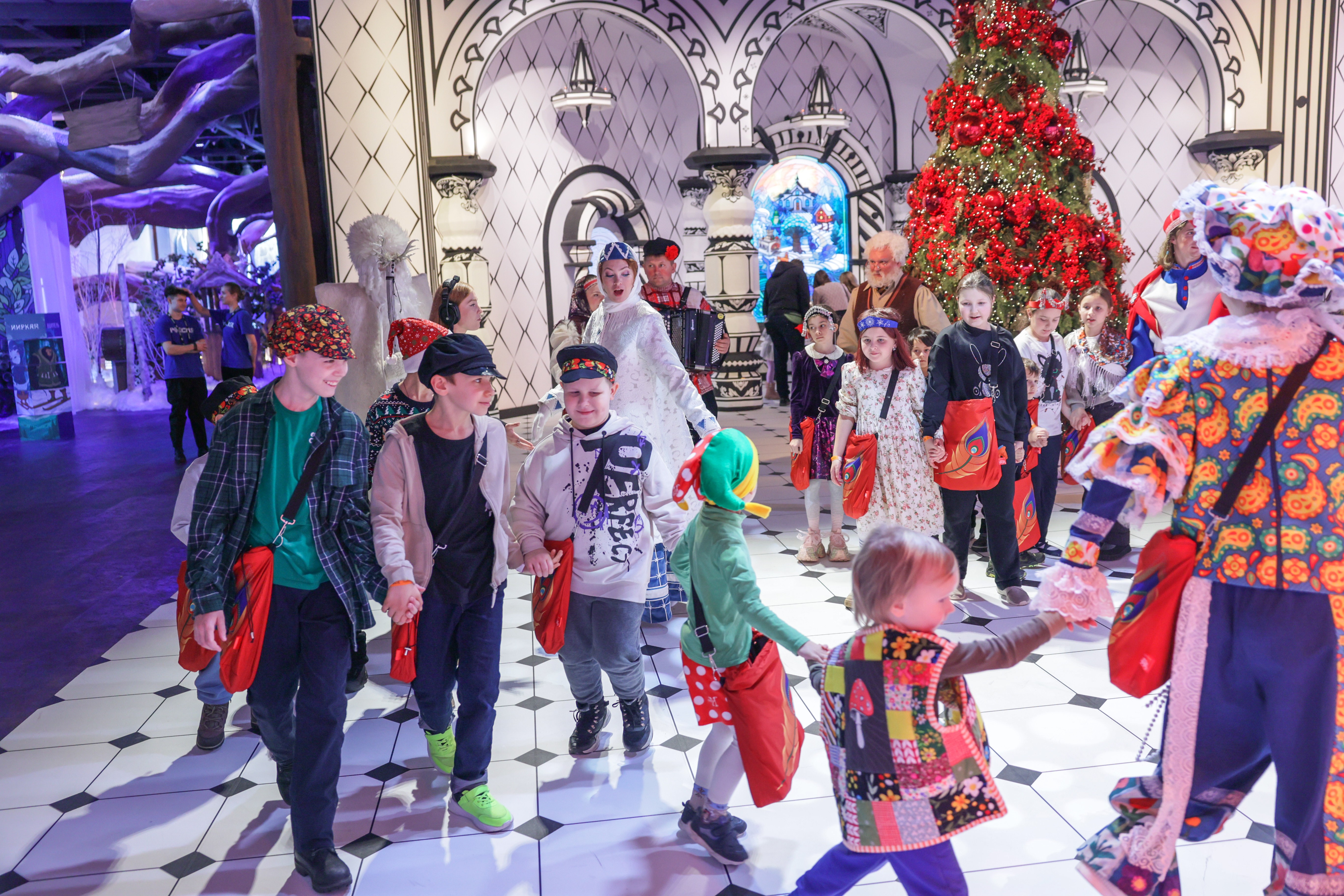 Theatrical carolling 