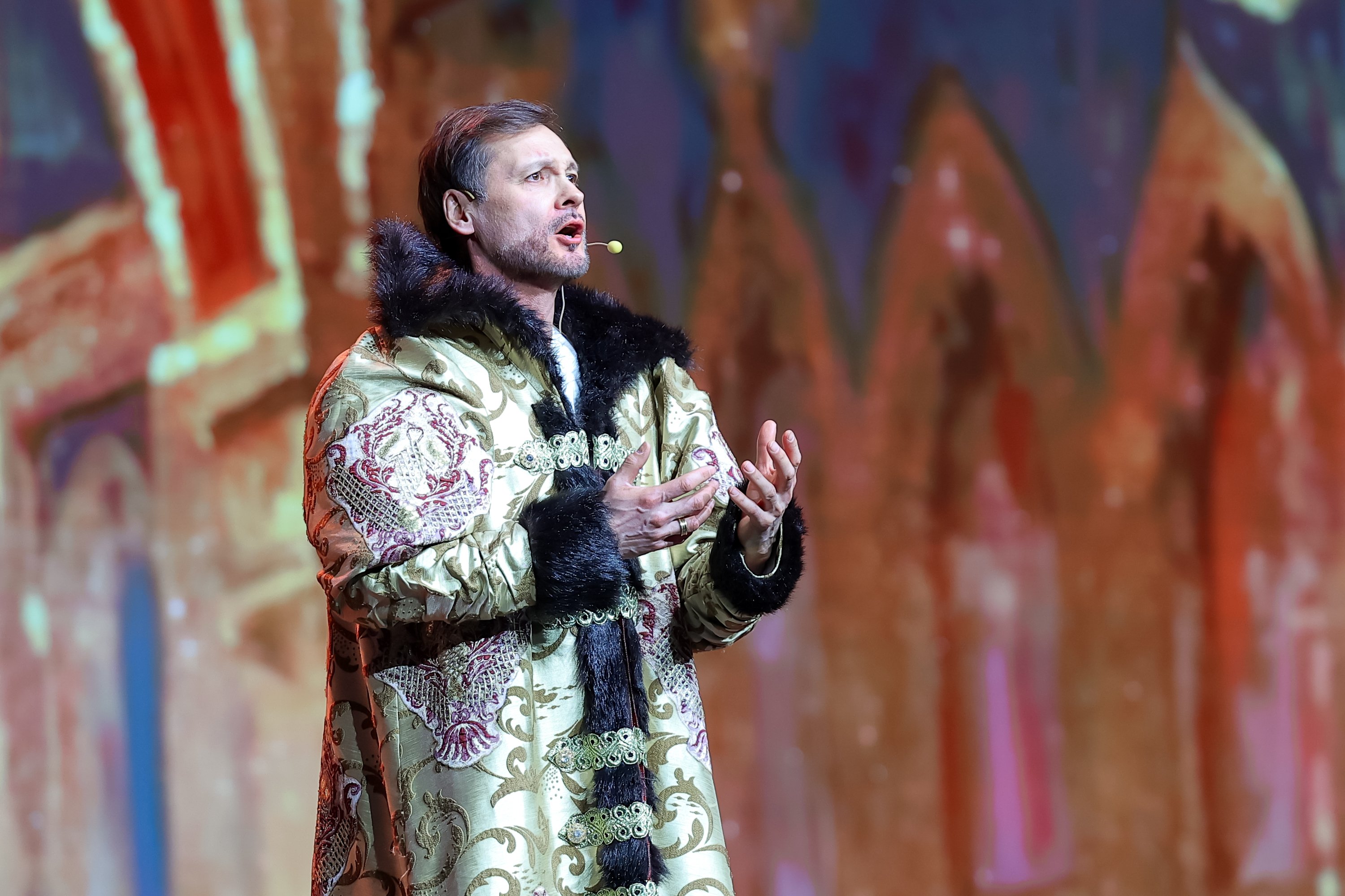 Premiere of the multi-genre production 